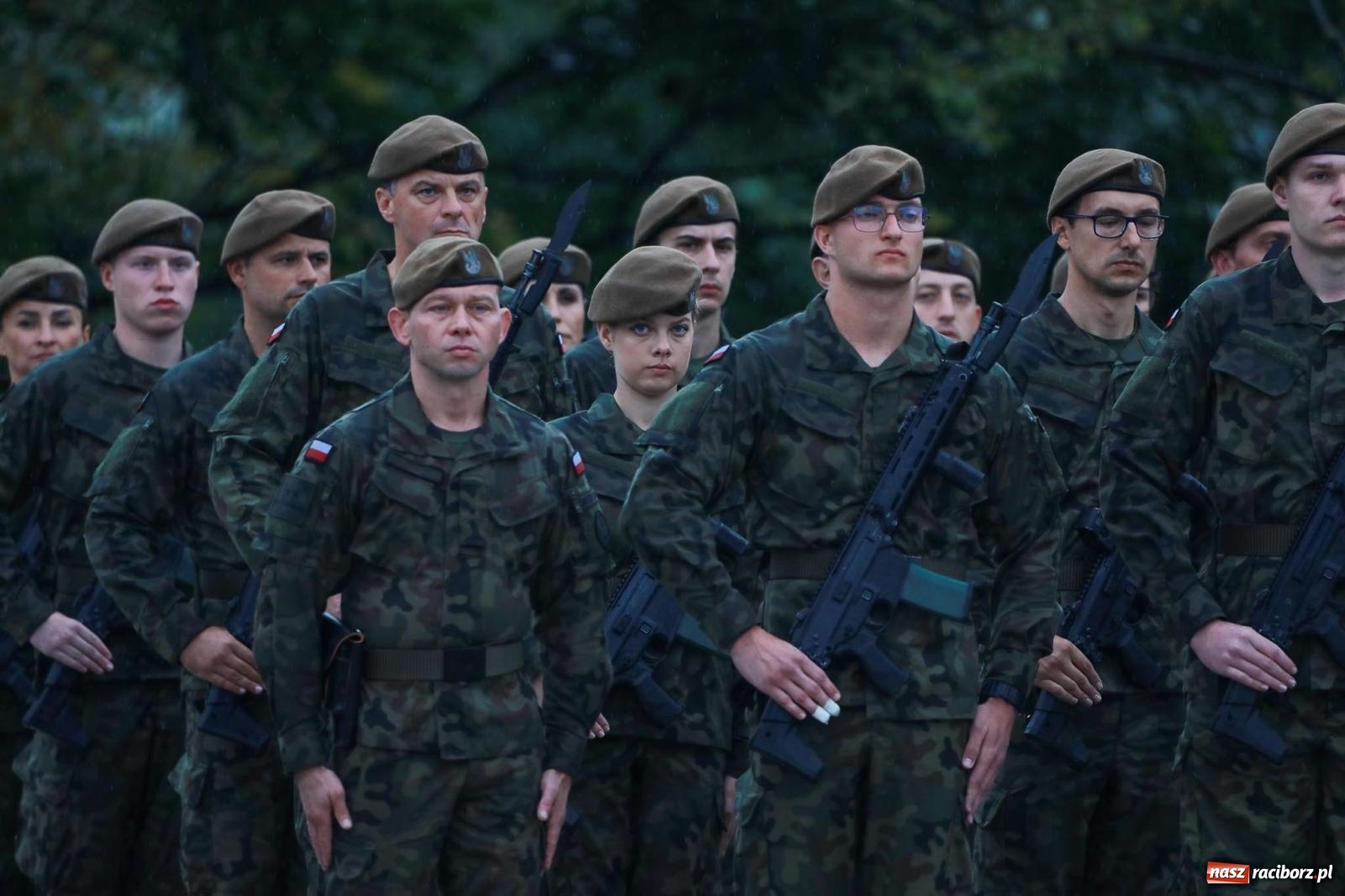 Zdjęcie w galerii na portalu naszraciborz.pl: Pierwsze takie wydarzenie w historii. Przysięga wojskowa w Kuźni Raciborskiej [FOTO i WIDEO] wiadomości z regionu