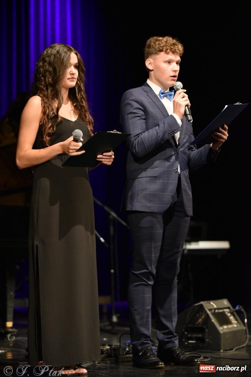 Zdjęcie w galerii na portalu naszraciborz.pl: Ivo Ciszek & VOLTAGE. Koncert Dobroczynny w RCK wiadomości z regionu