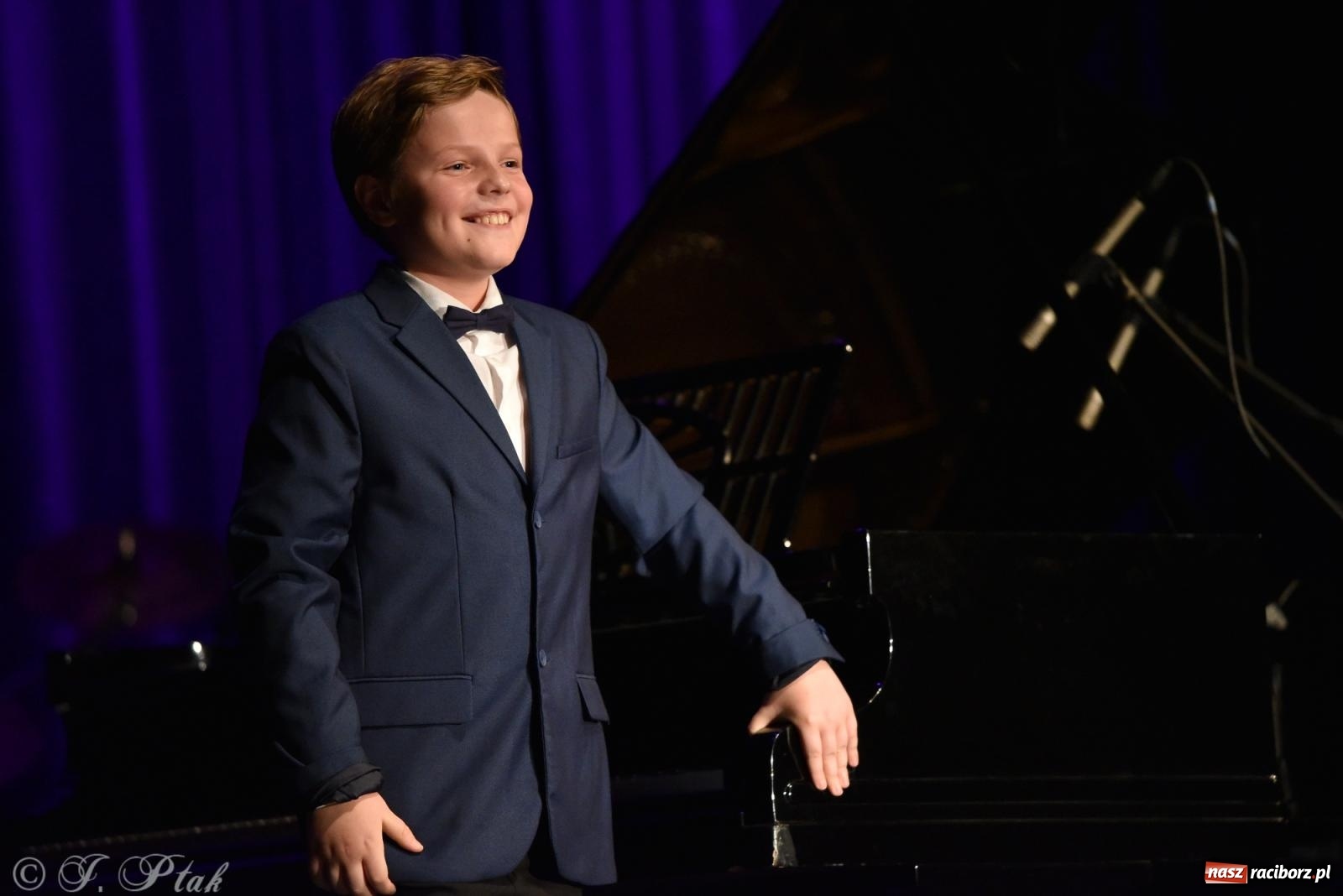 Zdjęcie w galerii na portalu naszraciborz.pl: Ivo Ciszek & VOLTAGE. Koncert Dobroczynny w RCK wiadomości z regionu