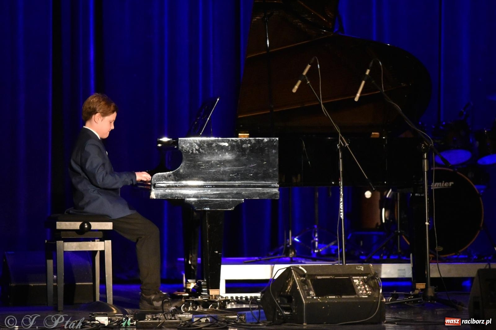 Zdjęcie w galerii na portalu naszraciborz.pl: Ivo Ciszek & VOLTAGE. Koncert Dobroczynny w RCK wiadomości z regionu