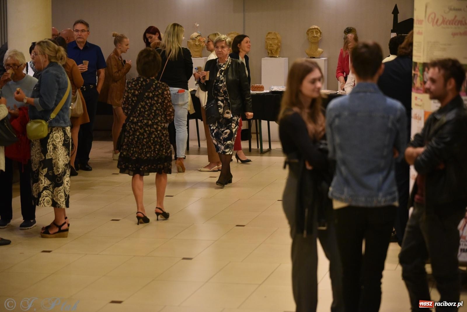 Zdjęcie w galerii na portalu naszraciborz.pl: Ivo Ciszek & VOLTAGE. Koncert Dobroczynny w RCK wiadomości z regionu