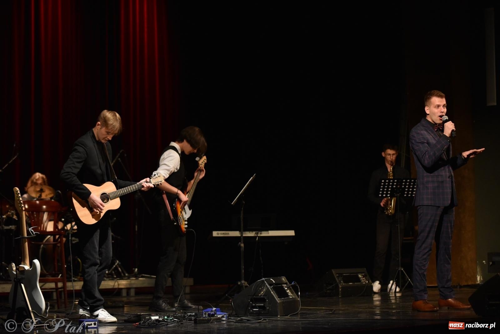 Zdjęcie w galerii na portalu naszraciborz.pl: Ivo Ciszek & VOLTAGE. Koncert Dobroczynny w RCK wiadomości z regionu