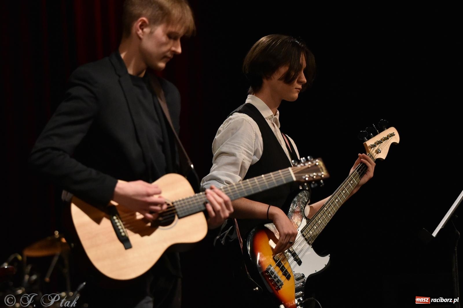 Zdjęcie w galerii na portalu naszraciborz.pl: Ivo Ciszek & VOLTAGE. Koncert Dobroczynny w RCK wiadomości z regionu