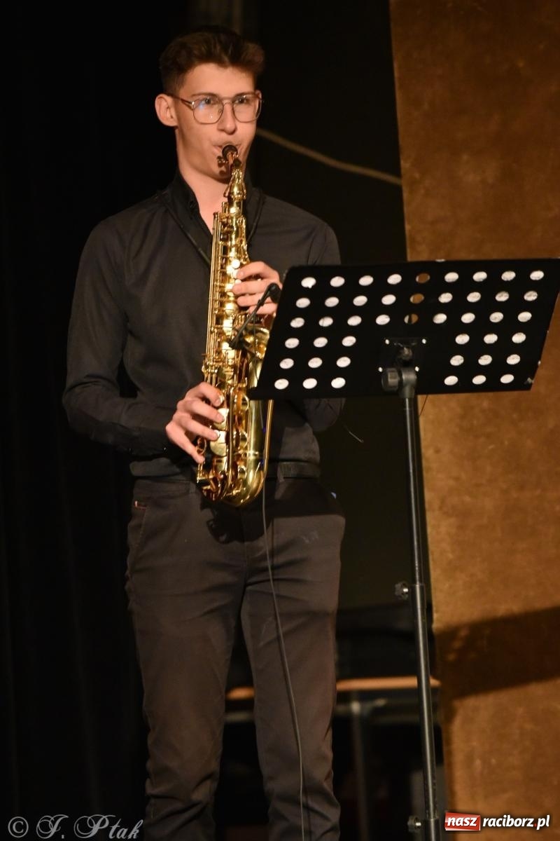 Zdjęcie w galerii na portalu naszraciborz.pl: Ivo Ciszek & VOLTAGE. Koncert Dobroczynny w RCK wiadomości z regionu