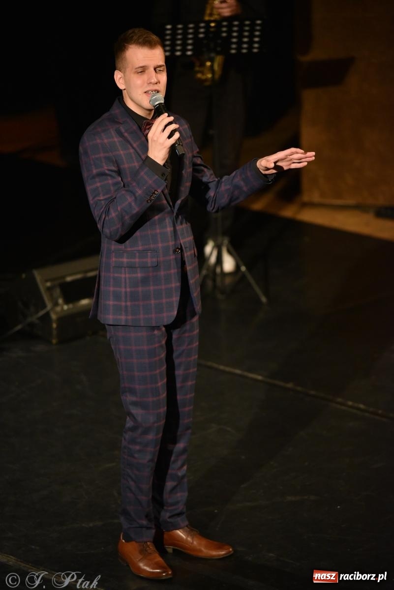 Zdjęcie w galerii na portalu naszraciborz.pl: Ivo Ciszek & VOLTAGE. Koncert Dobroczynny w RCK wiadomości z regionu