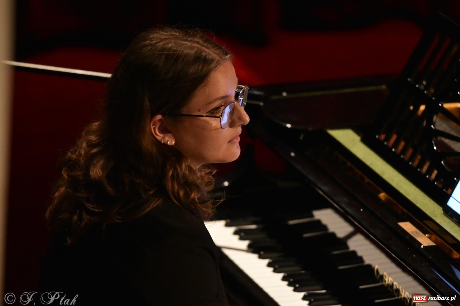 Zdjęcie w galerii na portalu naszraciborz.pl: Ivo Ciszek & VOLTAGE. Koncert Dobroczynny w RCK wiadomości z regionu