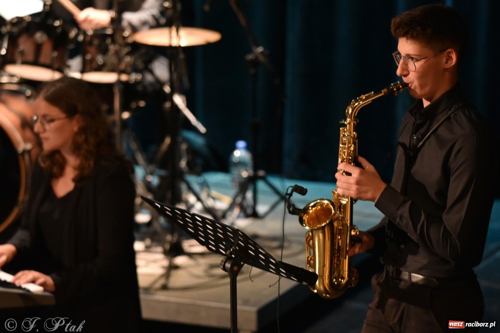 Zdjęcie w galerii na portalu naszraciborz.pl: Ivo Ciszek & VOLTAGE. Koncert Dobroczynny w RCK wiadomości z regionu