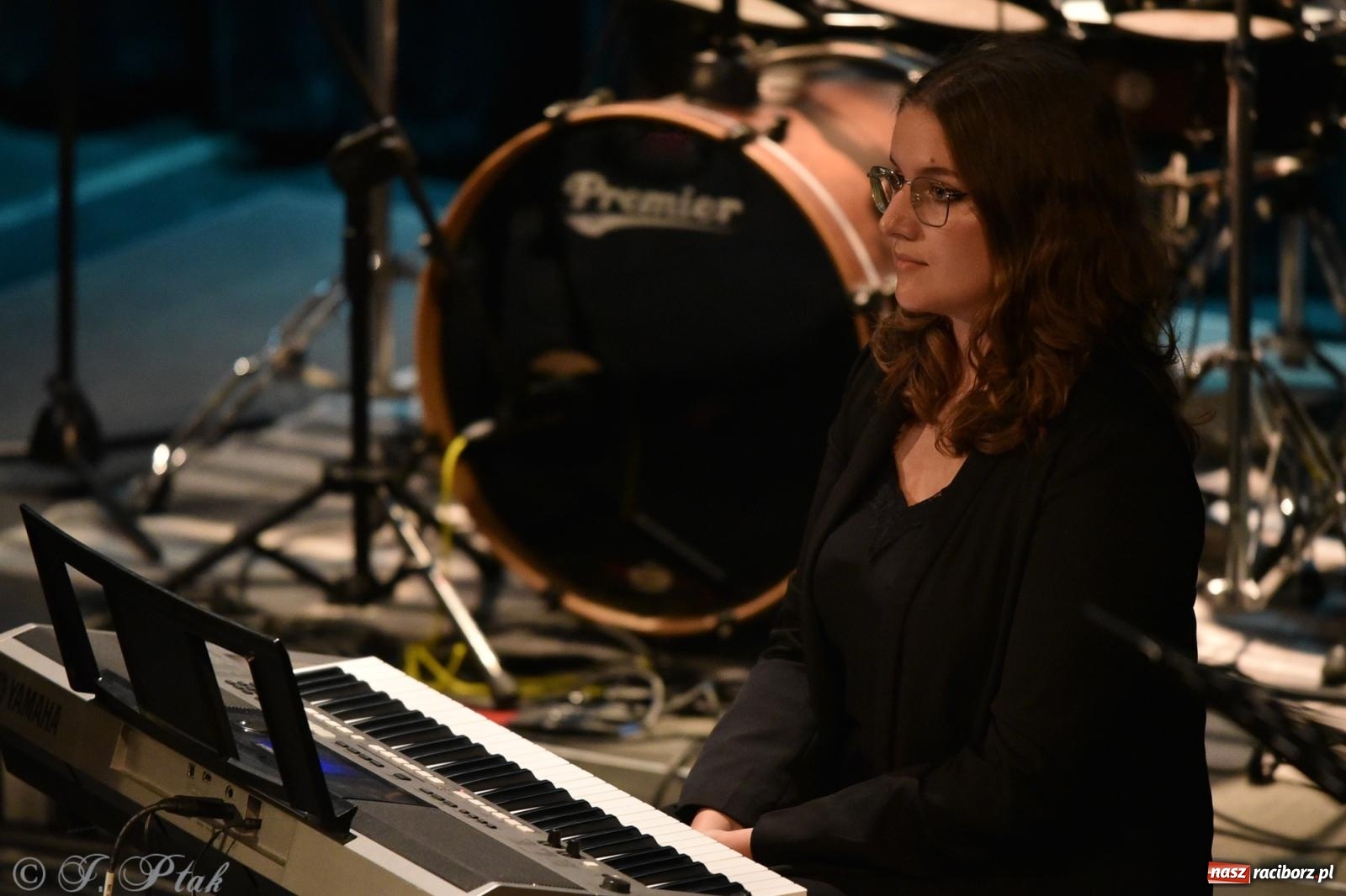 Zdjęcie w galerii na portalu naszraciborz.pl: Ivo Ciszek & VOLTAGE. Koncert Dobroczynny w RCK wiadomości z regionu