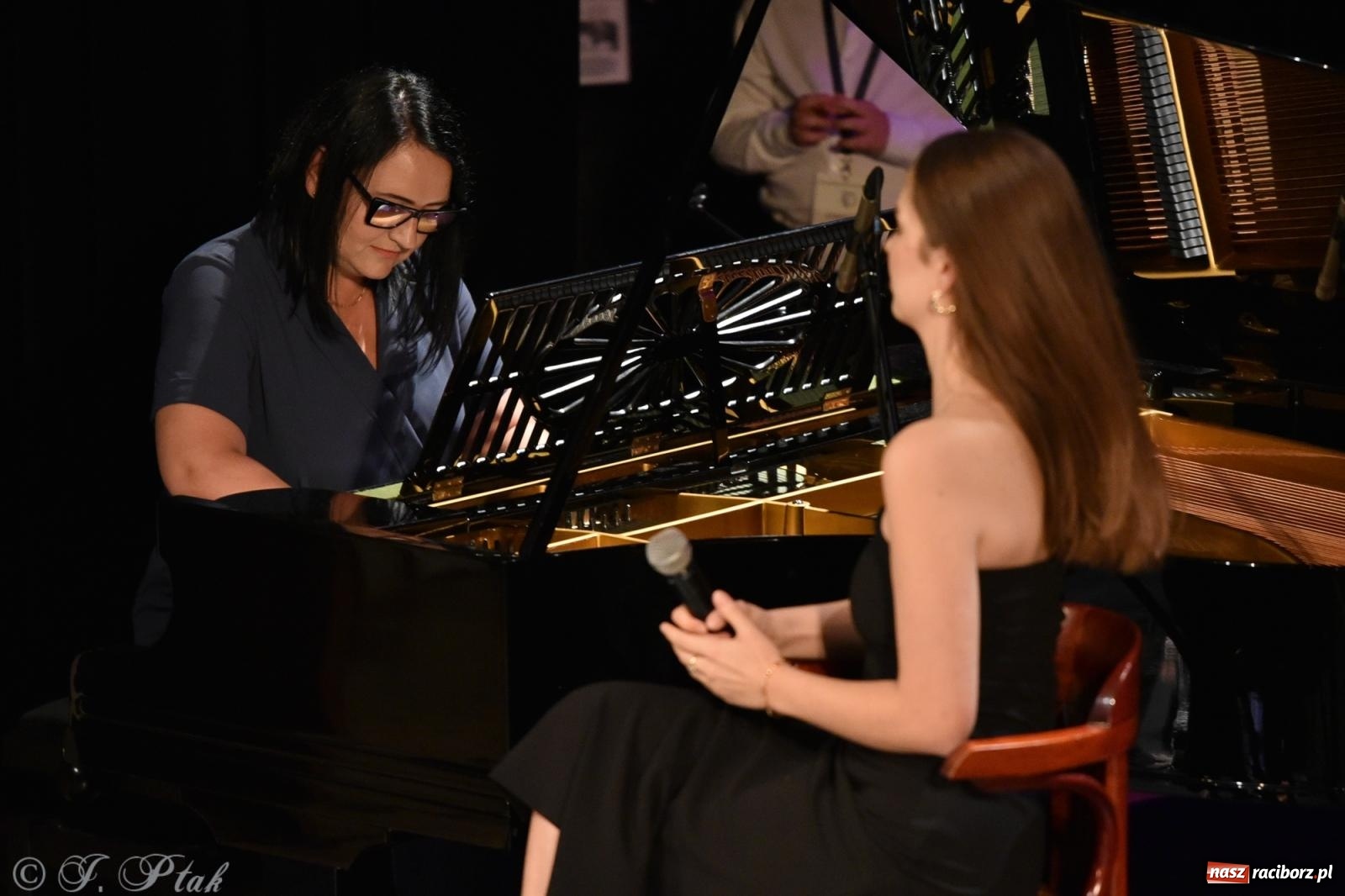 Zdjęcie w galerii na portalu naszraciborz.pl: Ivo Ciszek & VOLTAGE. Koncert Dobroczynny w RCK wiadomości z regionu