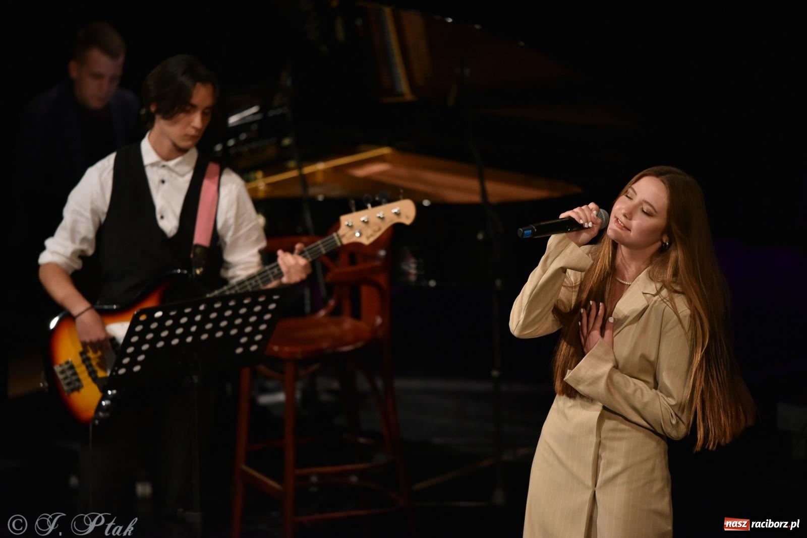 Zdjęcie w galerii na portalu naszraciborz.pl: Ivo Ciszek & VOLTAGE. Koncert Dobroczynny w RCK wiadomości z regionu