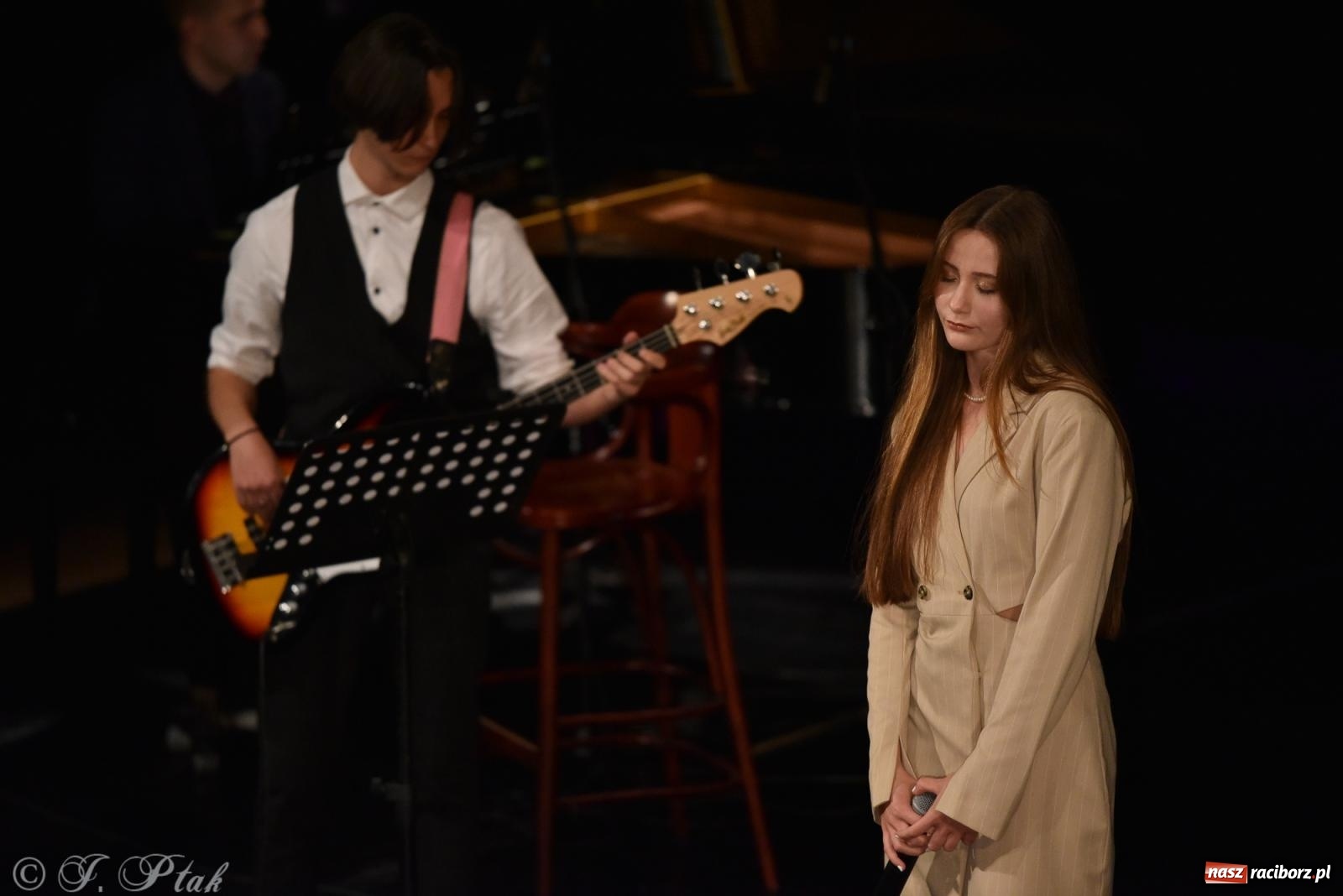 Zdjęcie w galerii na portalu naszraciborz.pl: Ivo Ciszek & VOLTAGE. Koncert Dobroczynny w RCK wiadomości z regionu