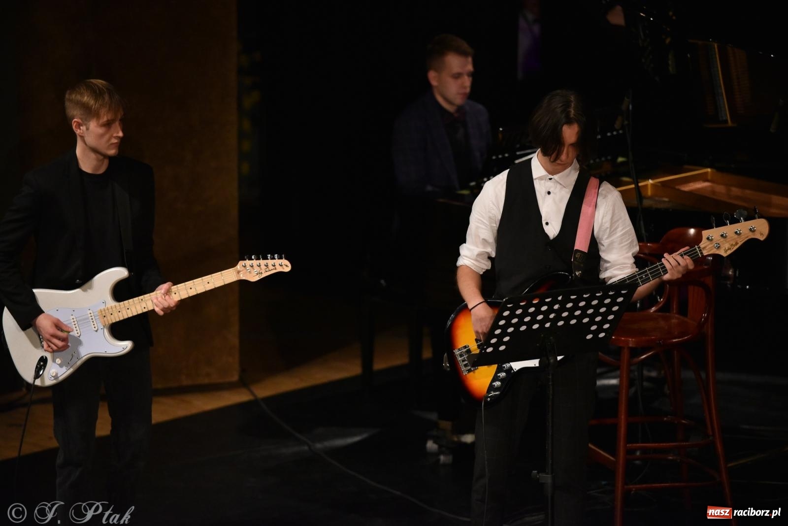 Zdjęcie w galerii na portalu naszraciborz.pl: Ivo Ciszek & VOLTAGE. Koncert Dobroczynny w RCK wiadomości z regionu