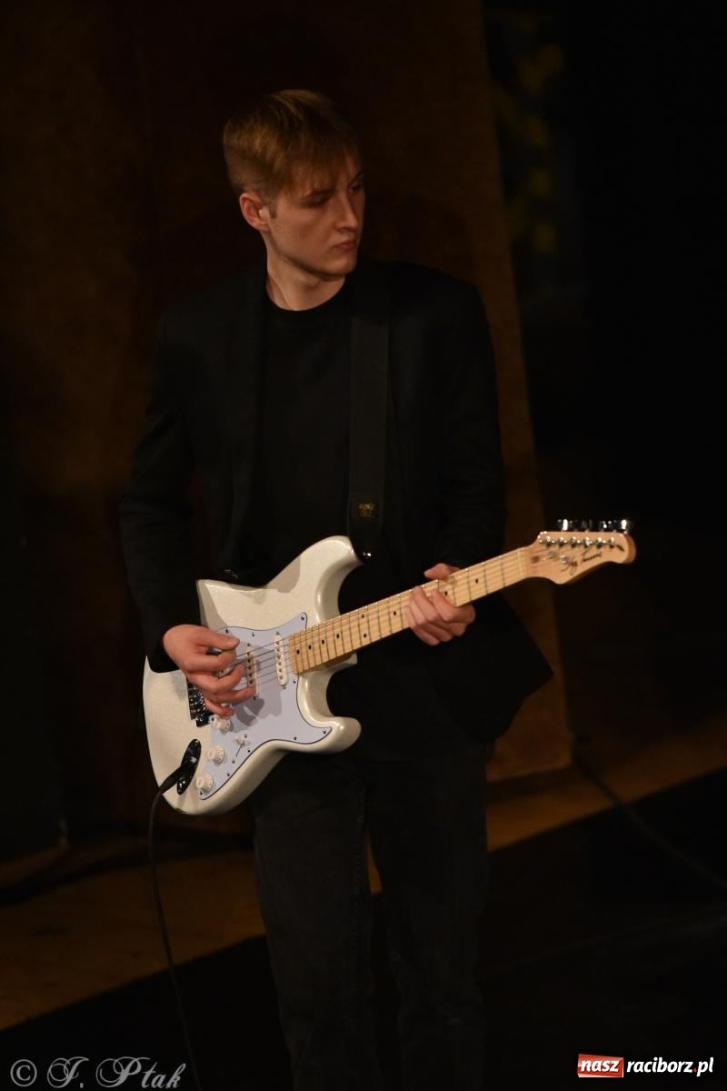 Zdjęcie w galerii na portalu naszraciborz.pl: Ivo Ciszek & VOLTAGE. Koncert Dobroczynny w RCK wiadomości z regionu