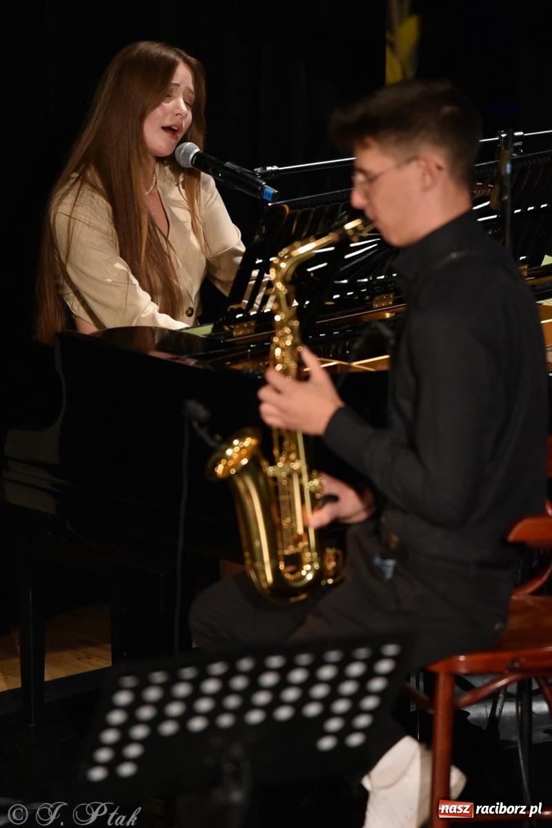 Zdjęcie w galerii na portalu naszraciborz.pl: Ivo Ciszek & VOLTAGE. Koncert Dobroczynny w RCK wiadomości z regionu