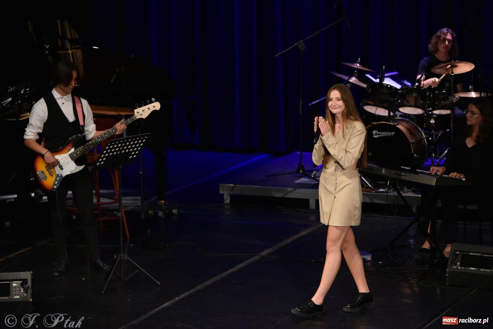 Zdjęcie w galerii na portalu naszraciborz.pl: Ivo Ciszek & VOLTAGE. Koncert Dobroczynny w RCK wiadomości z regionu