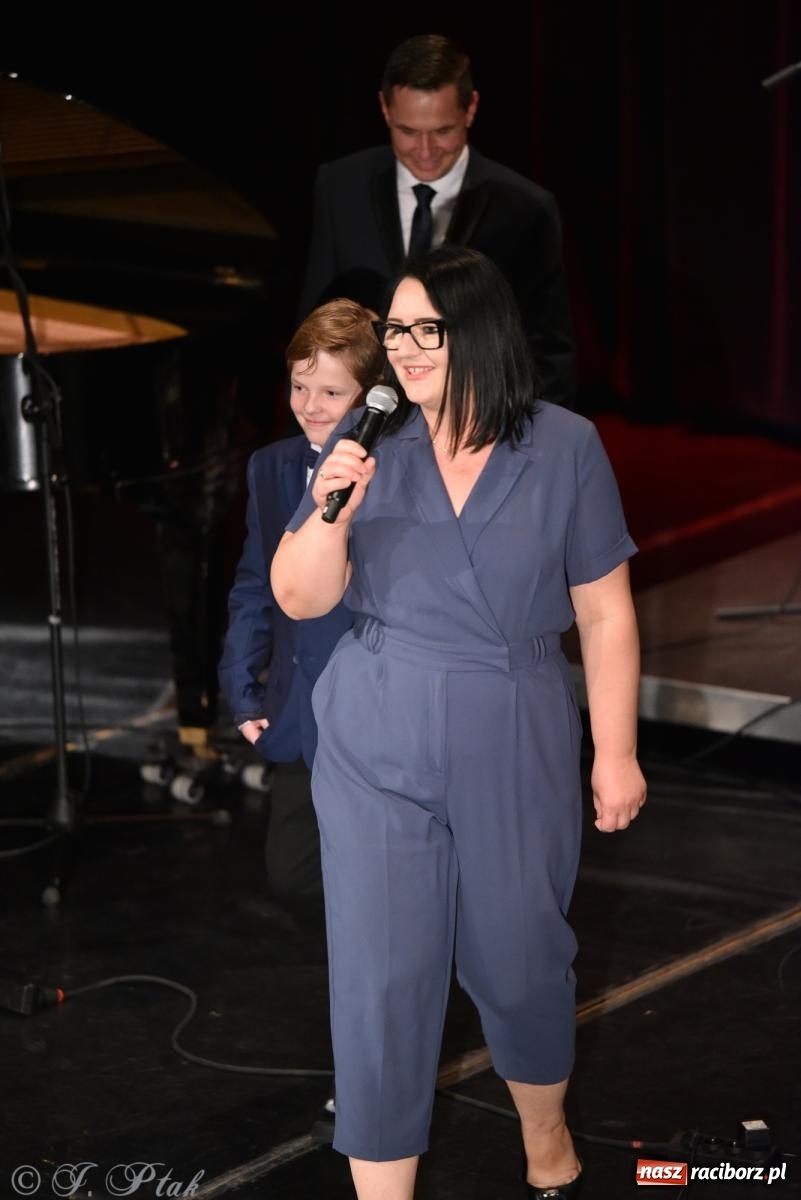 Zdjęcie w galerii na portalu naszraciborz.pl: Ivo Ciszek & VOLTAGE. Koncert Dobroczynny w RCK wiadomości z regionu