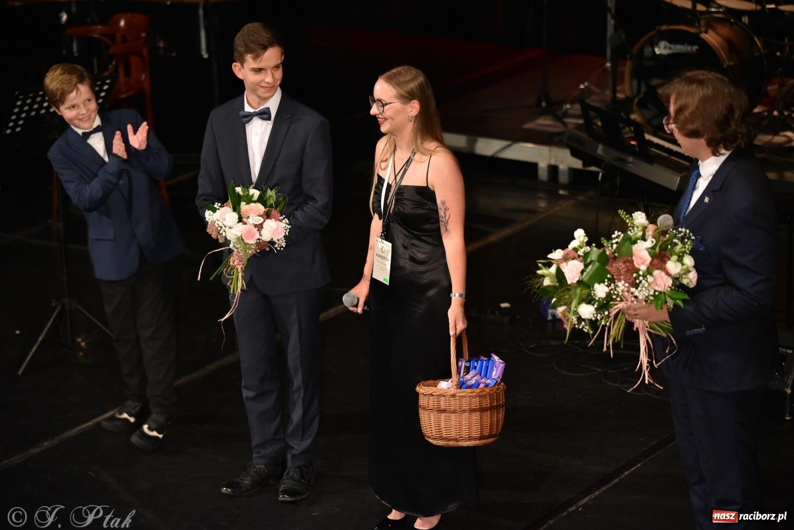 Zdjęcie w galerii na portalu naszraciborz.pl: Ivo Ciszek & VOLTAGE. Koncert Dobroczynny w RCK wiadomości z regionu