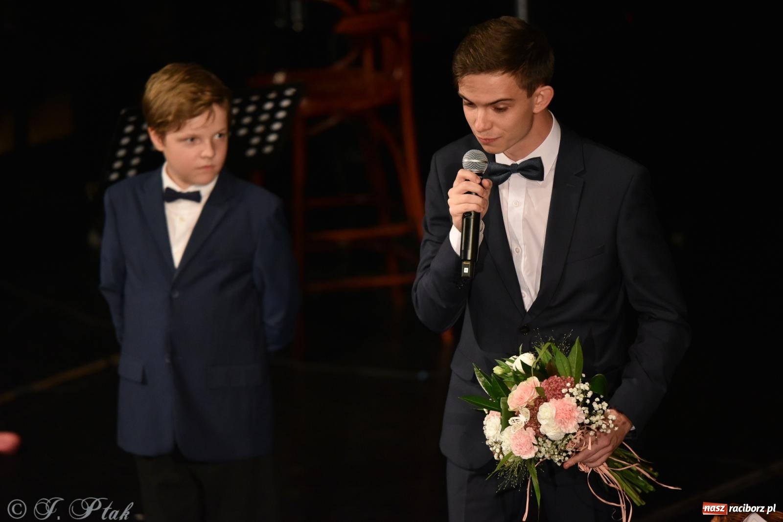 Zdjęcie w galerii na portalu naszraciborz.pl: Ivo Ciszek & VOLTAGE. Koncert Dobroczynny w RCK wiadomości z regionu