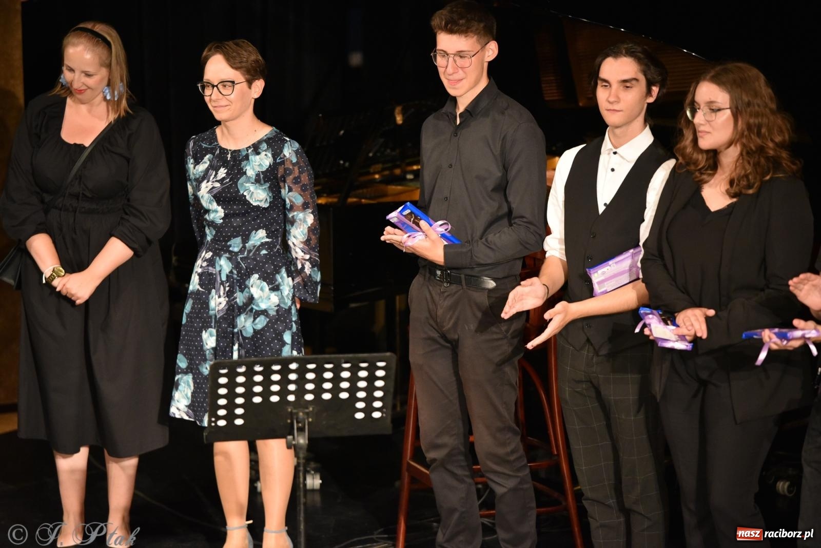 Zdjęcie w galerii na portalu naszraciborz.pl: Ivo Ciszek & VOLTAGE. Koncert Dobroczynny w RCK wiadomości z regionu