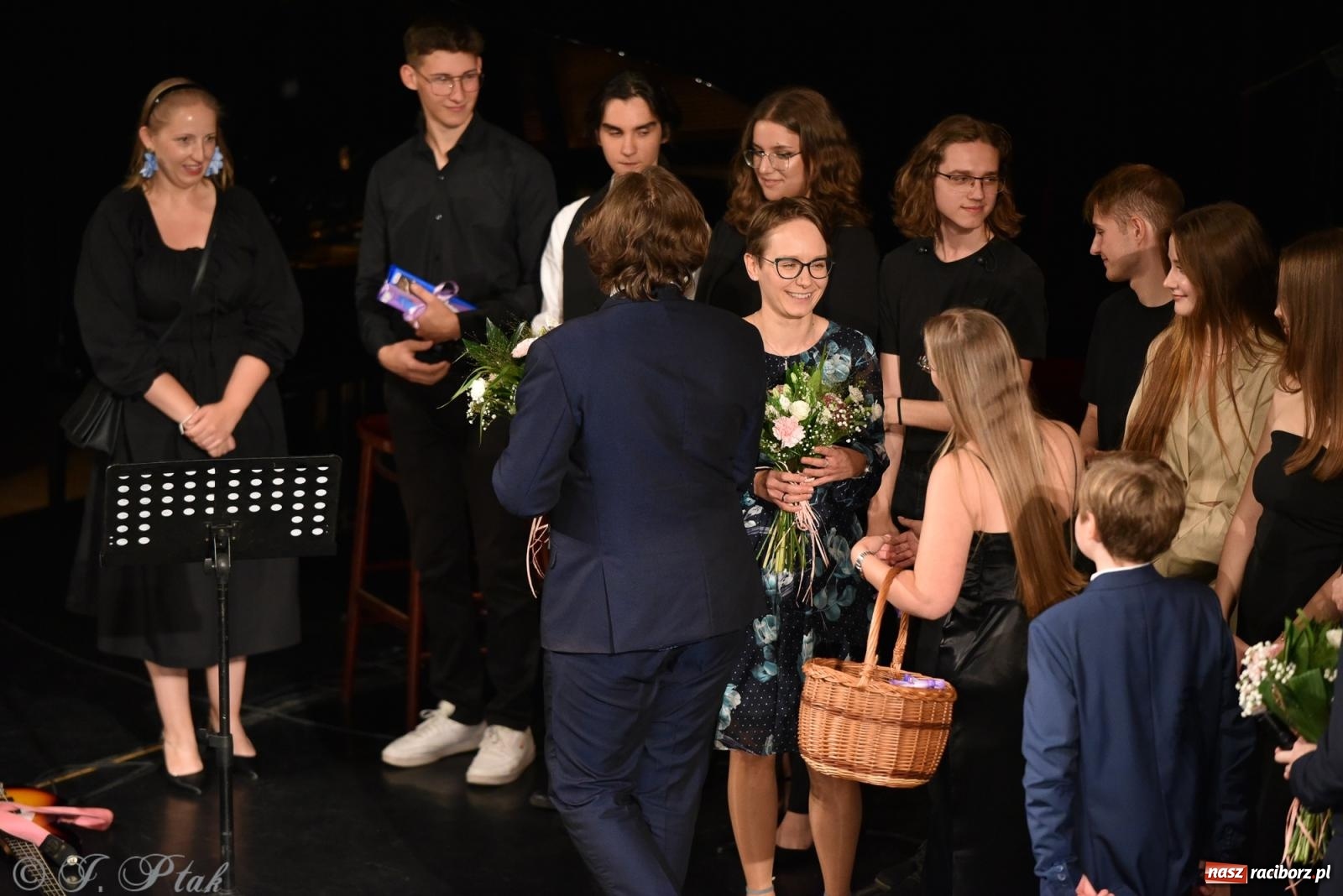 Zdjęcie w galerii na portalu naszraciborz.pl: Ivo Ciszek & VOLTAGE. Koncert Dobroczynny w RCK wiadomości z regionu