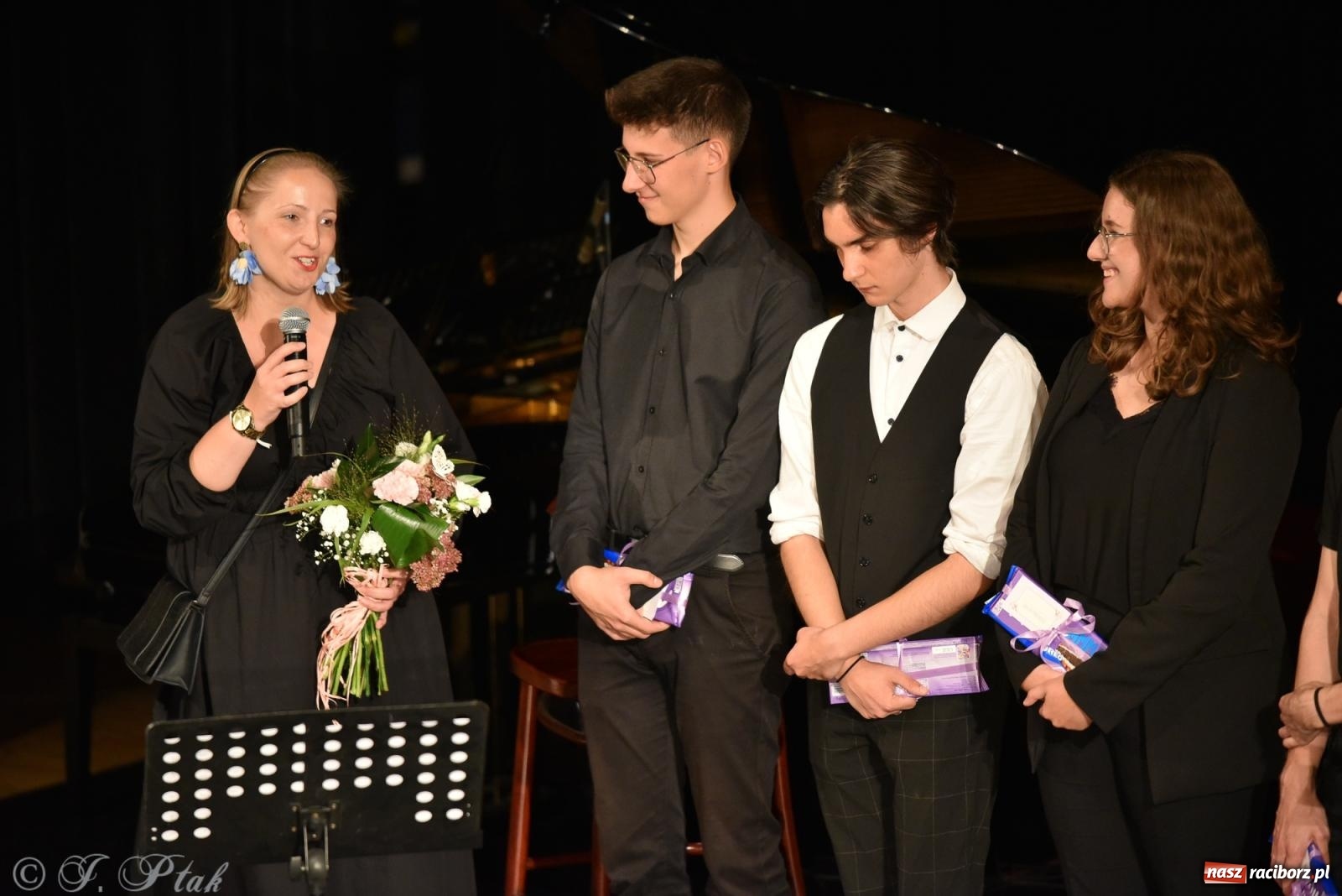 Zdjęcie w galerii na portalu naszraciborz.pl: Ivo Ciszek & VOLTAGE. Koncert Dobroczynny w RCK wiadomości z regionu