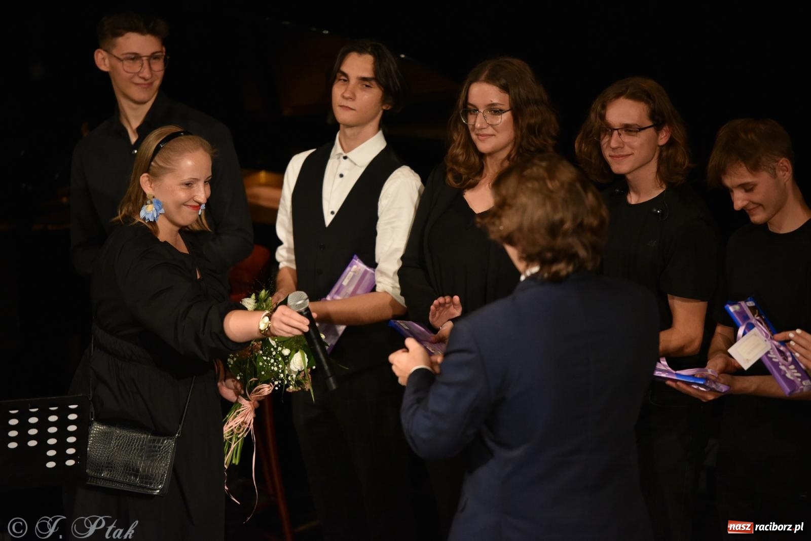 Zdjęcie w galerii na portalu naszraciborz.pl: Ivo Ciszek & VOLTAGE. Koncert Dobroczynny w RCK wiadomości z regionu