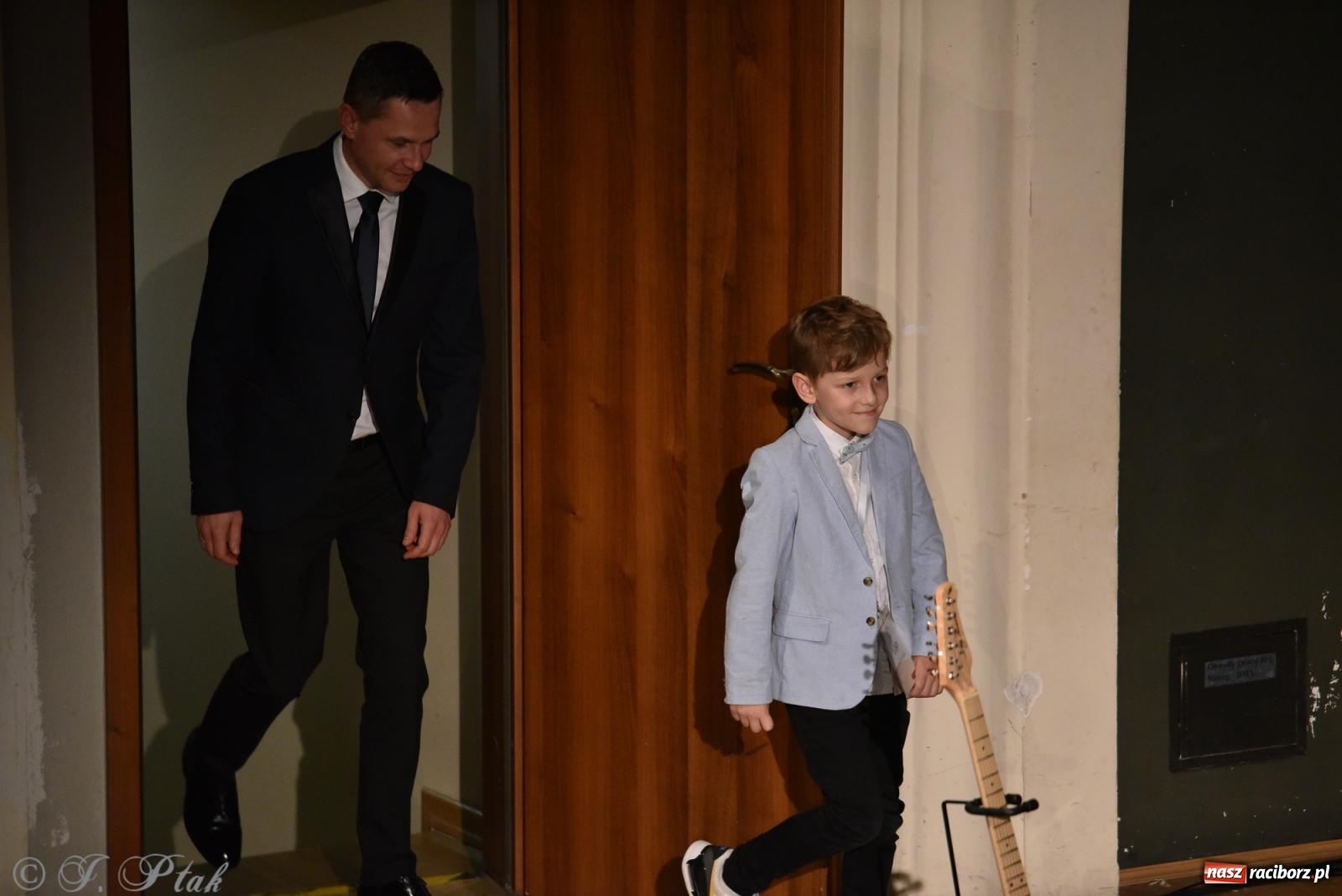 Zdjęcie w galerii na portalu naszraciborz.pl: Ivo Ciszek & VOLTAGE. Koncert Dobroczynny w RCK wiadomości z regionu