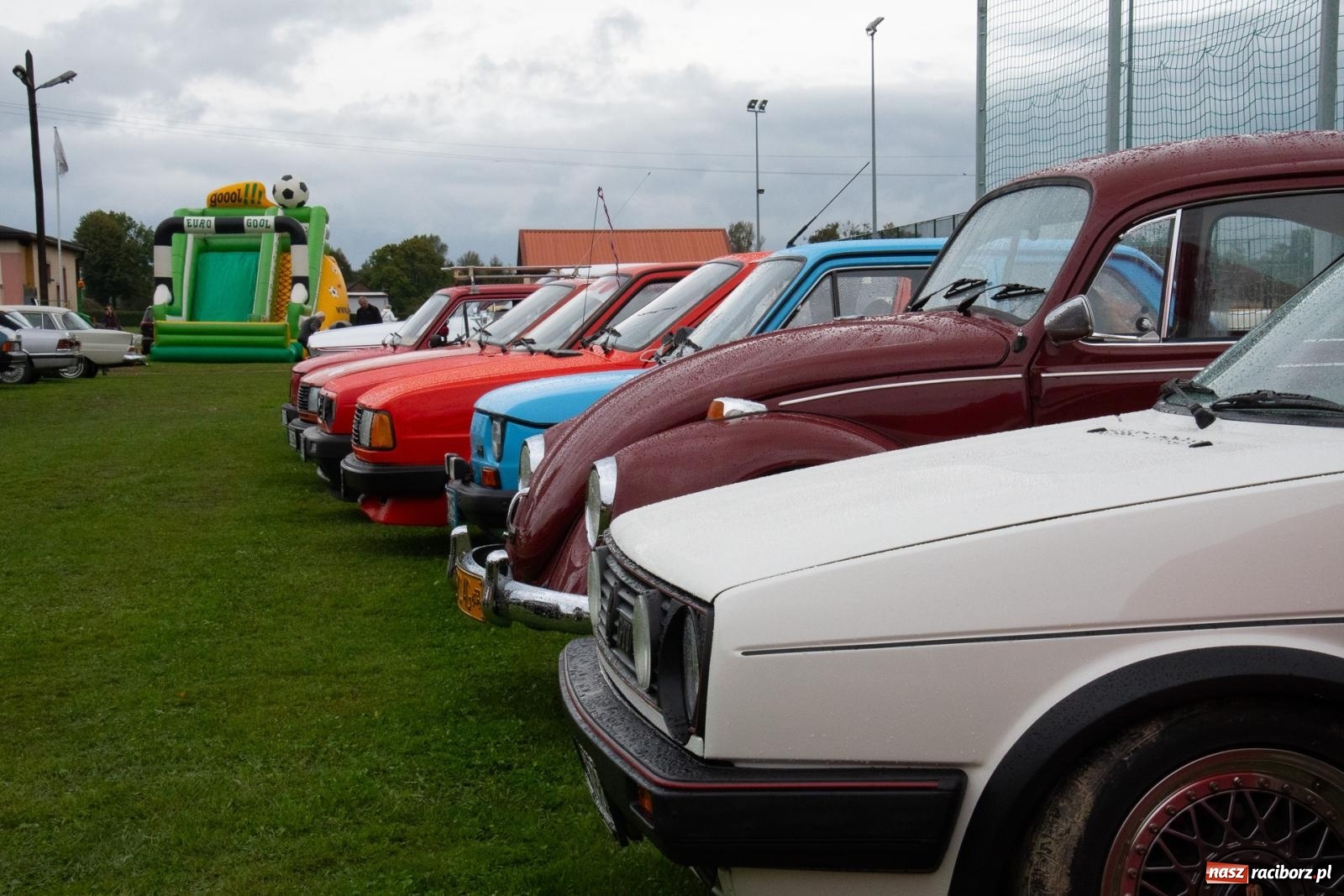 Zdjęcie w galerii na portalu naszraciborz.pl: Dziadek Teodor ozdobą zlotu oldtimerów w Zabełkowie [FOTO i WIDEO] wiadomości z regionu