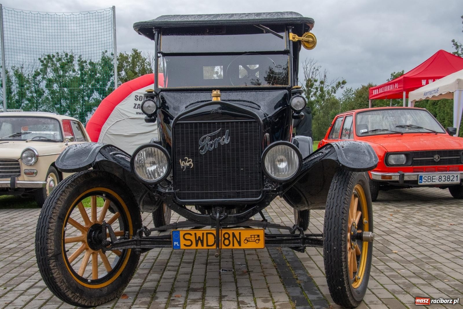 Zdjęcie w galerii na portalu naszraciborz.pl: Dziadek Teodor ozdobą zlotu oldtimerów w Zabełkowie [FOTO i WIDEO] wiadomości z regionu