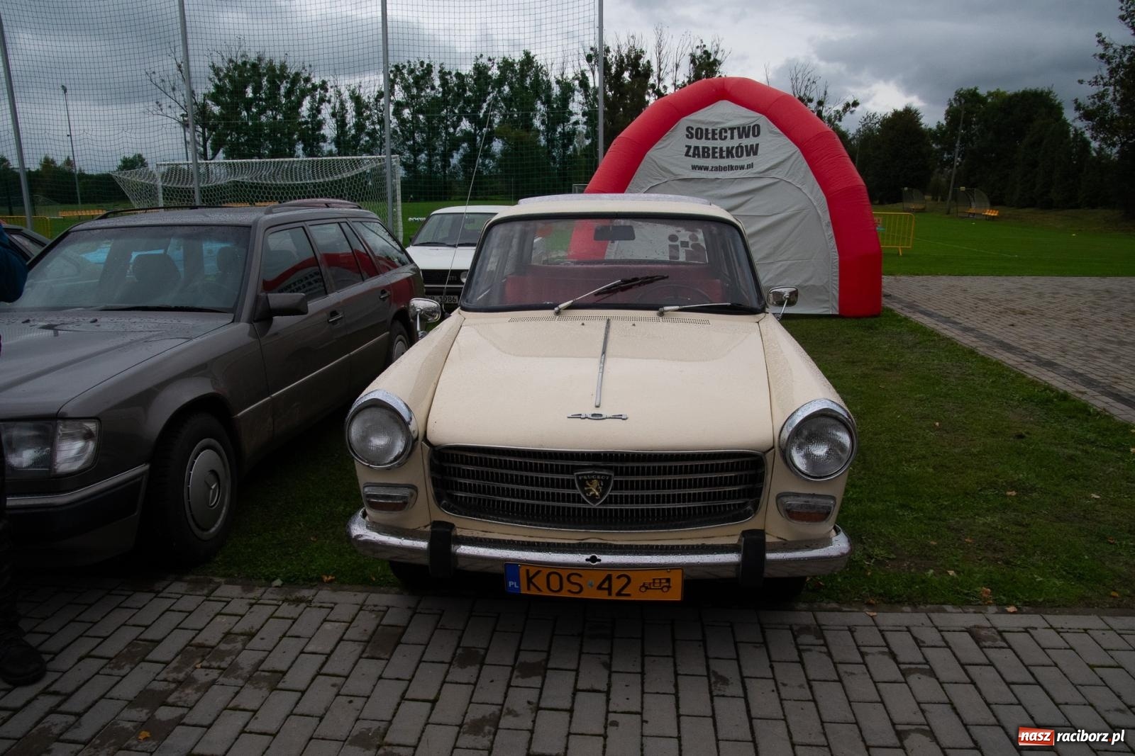 Zdjęcie w galerii na portalu naszraciborz.pl: Dziadek Teodor ozdobą zlotu oldtimerów w Zabełkowie [FOTO i WIDEO] wiadomości z regionu