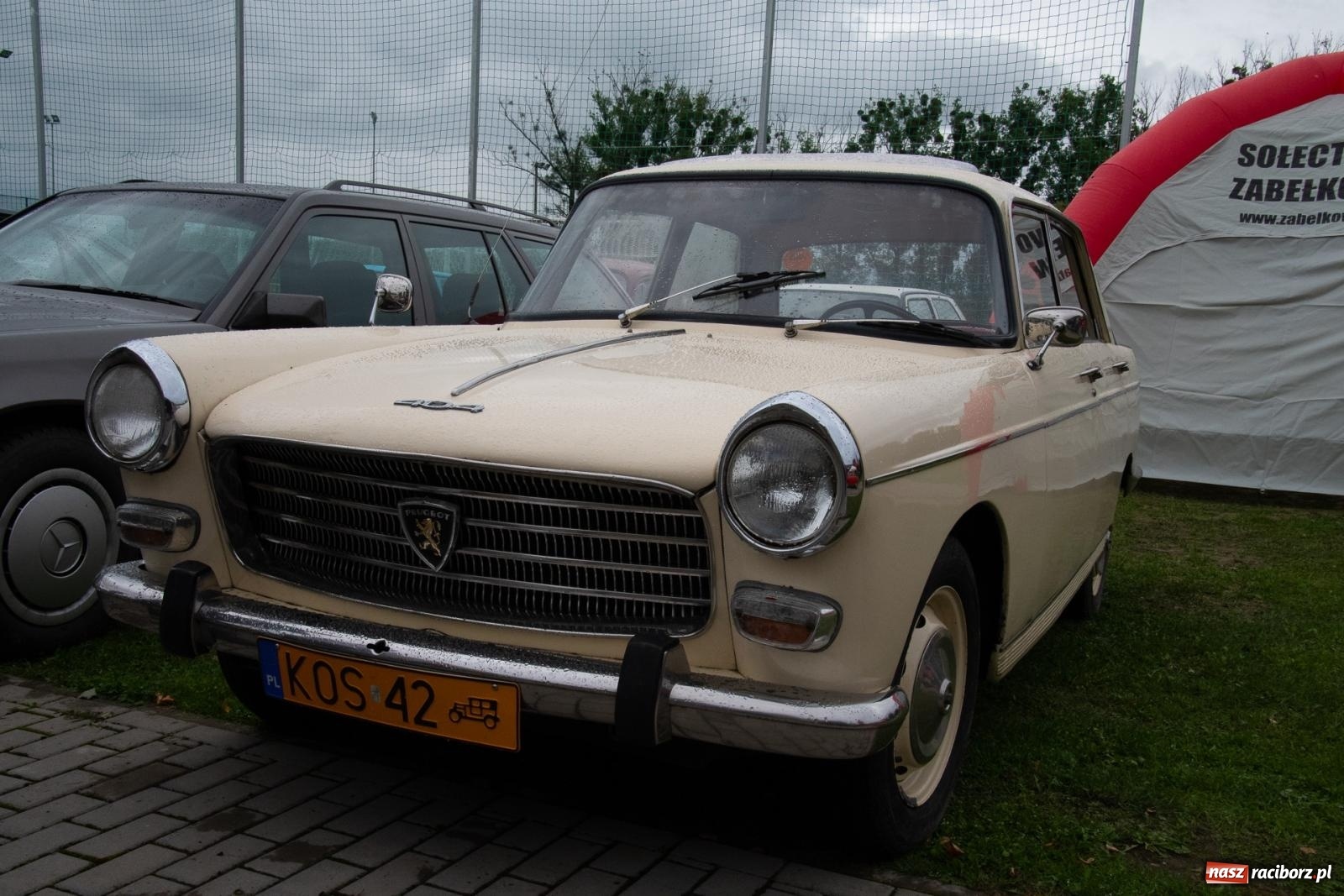 Zdjęcie w galerii na portalu naszraciborz.pl: Dziadek Teodor ozdobą zlotu oldtimerów w Zabełkowie [FOTO i WIDEO] wiadomości z regionu