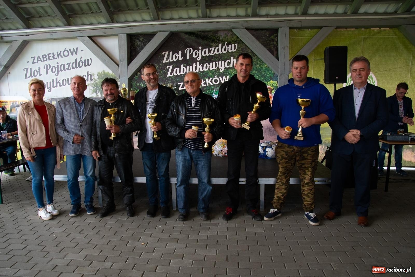 Zdjęcie w galerii na portalu naszraciborz.pl: Dziadek Teodor ozdobą zlotu oldtimerów w Zabełkowie [FOTO i WIDEO] wiadomości z regionu
