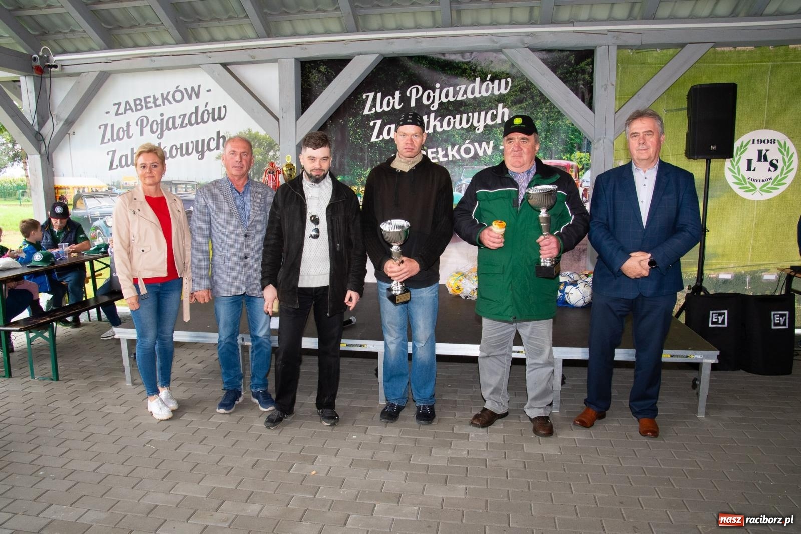 Zdjęcie w galerii na portalu naszraciborz.pl: Dziadek Teodor ozdobą zlotu oldtimerów w Zabełkowie [FOTO i WIDEO] wiadomości z regionu
