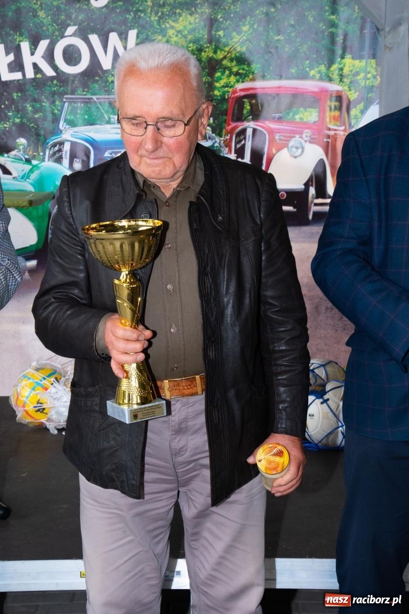 Zdjęcie w galerii na portalu naszraciborz.pl: Dziadek Teodor ozdobą zlotu oldtimerów w Zabełkowie [FOTO i WIDEO] wiadomości z regionu