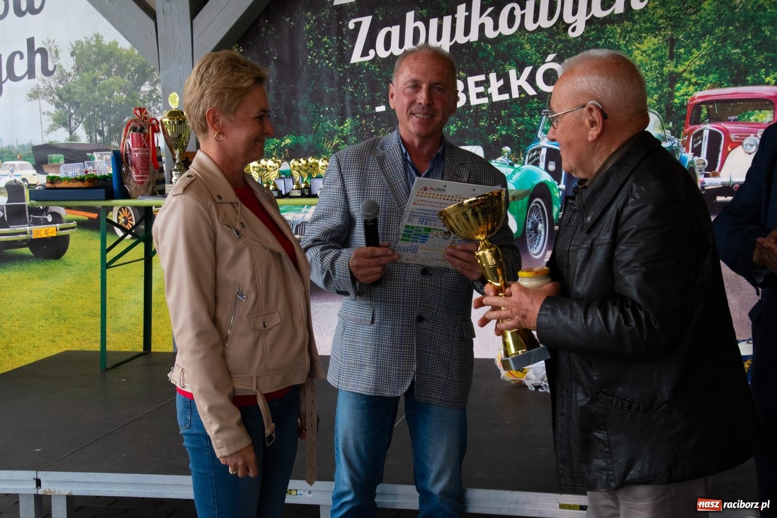 Zdjęcie w galerii na portalu naszraciborz.pl: Dziadek Teodor ozdobą zlotu oldtimerów w Zabełkowie [FOTO i WIDEO] wiadomości z regionu