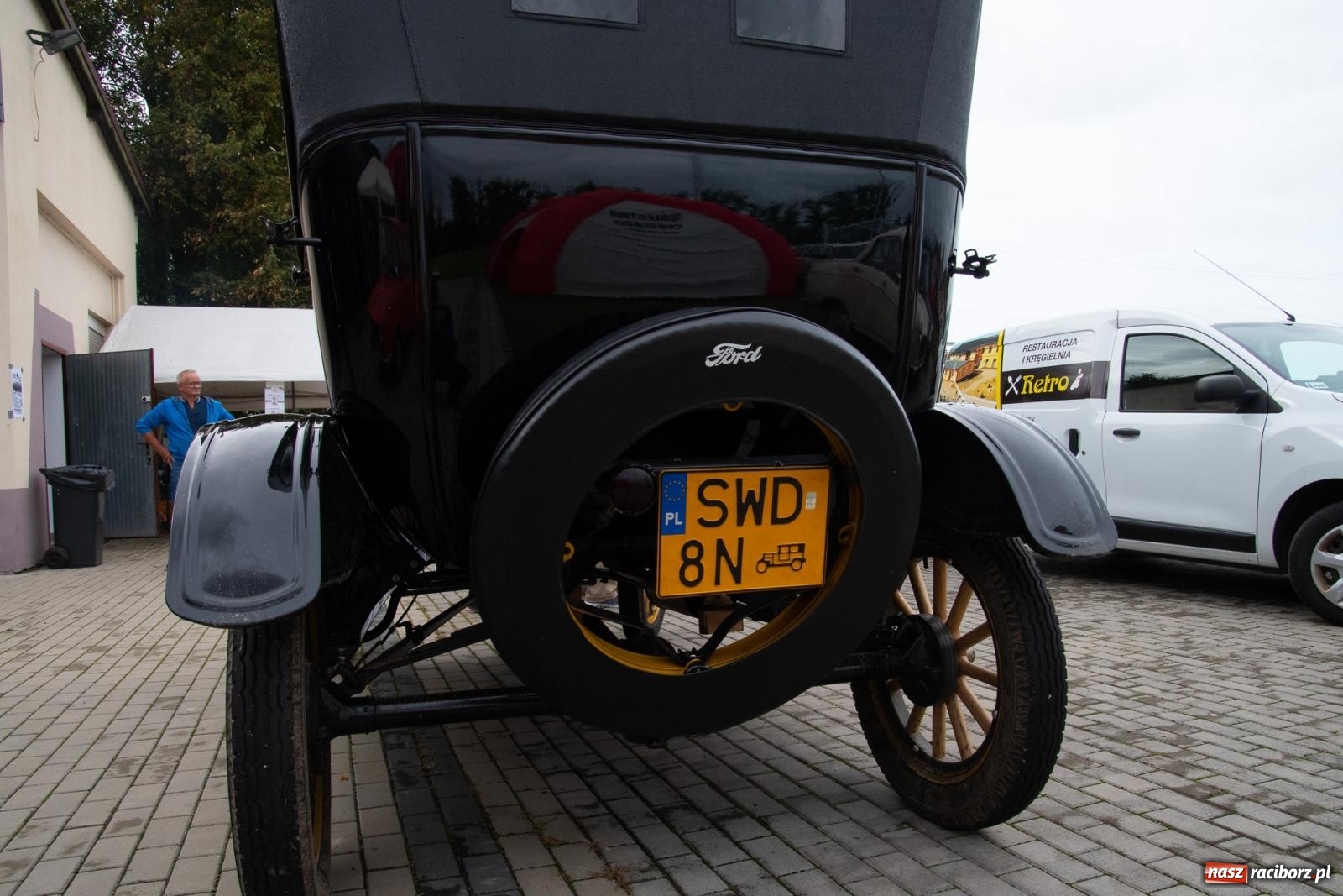 Zdjęcie w galerii na portalu naszraciborz.pl: Dziadek Teodor ozdobą zlotu oldtimerów w Zabełkowie [FOTO i WIDEO] wiadomości z regionu
