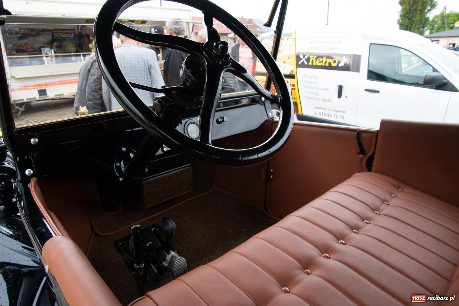 Zdjęcie w galerii na portalu naszraciborz.pl: Dziadek Teodor ozdobą zlotu oldtimerów w Zabełkowie [FOTO i WIDEO] wiadomości z regionu