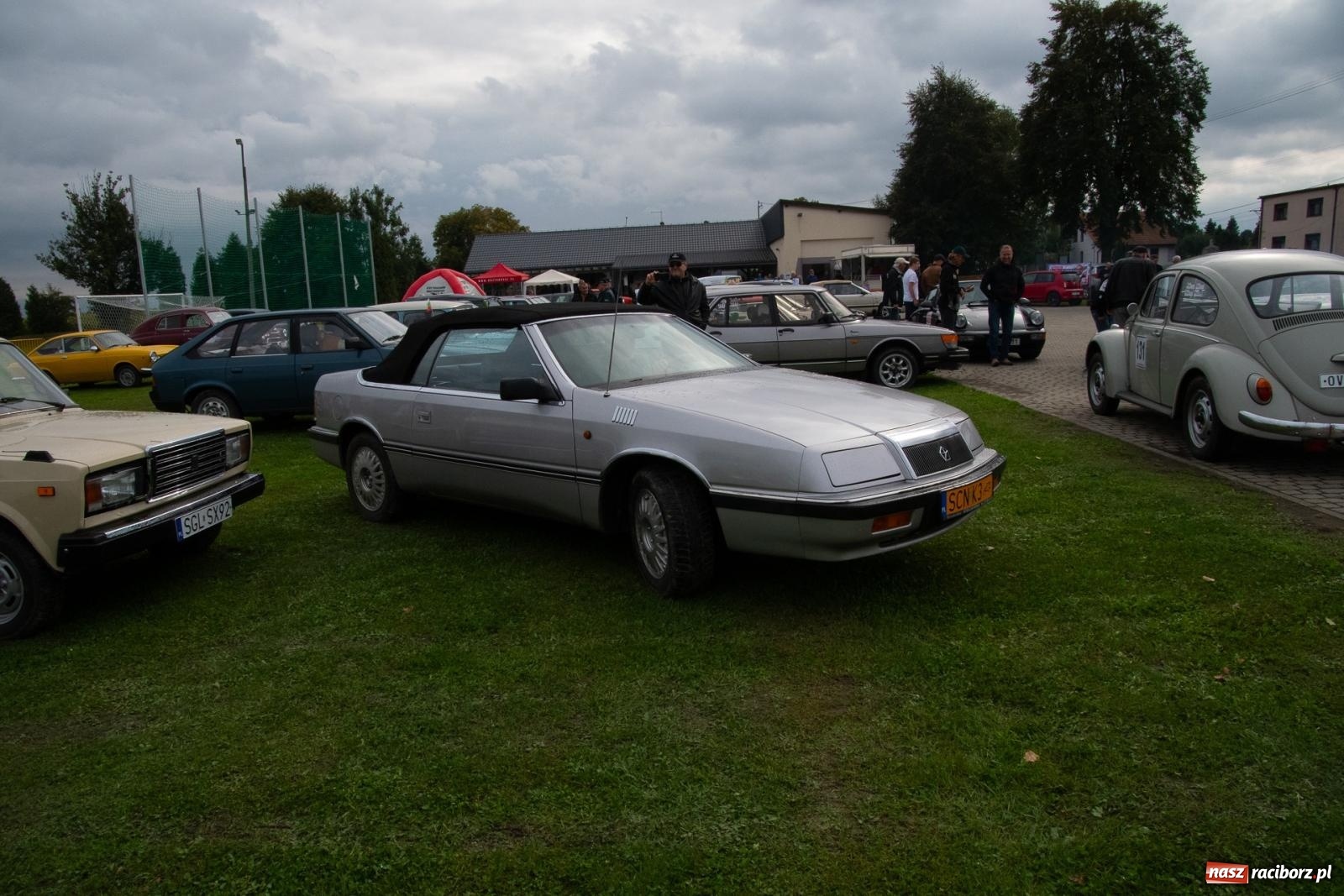 Zdjęcie w galerii na portalu naszraciborz.pl: Dziadek Teodor ozdobą zlotu oldtimerów w Zabełkowie [FOTO i WIDEO] wiadomości z regionu