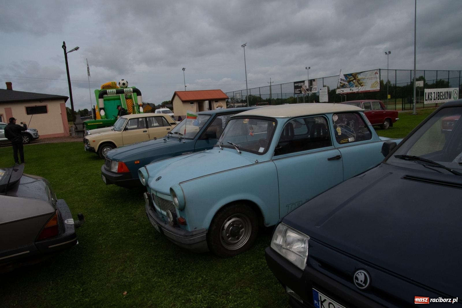 Zdjęcie w galerii na portalu naszraciborz.pl: Dziadek Teodor ozdobą zlotu oldtimerów w Zabełkowie [FOTO i WIDEO] wiadomości z regionu