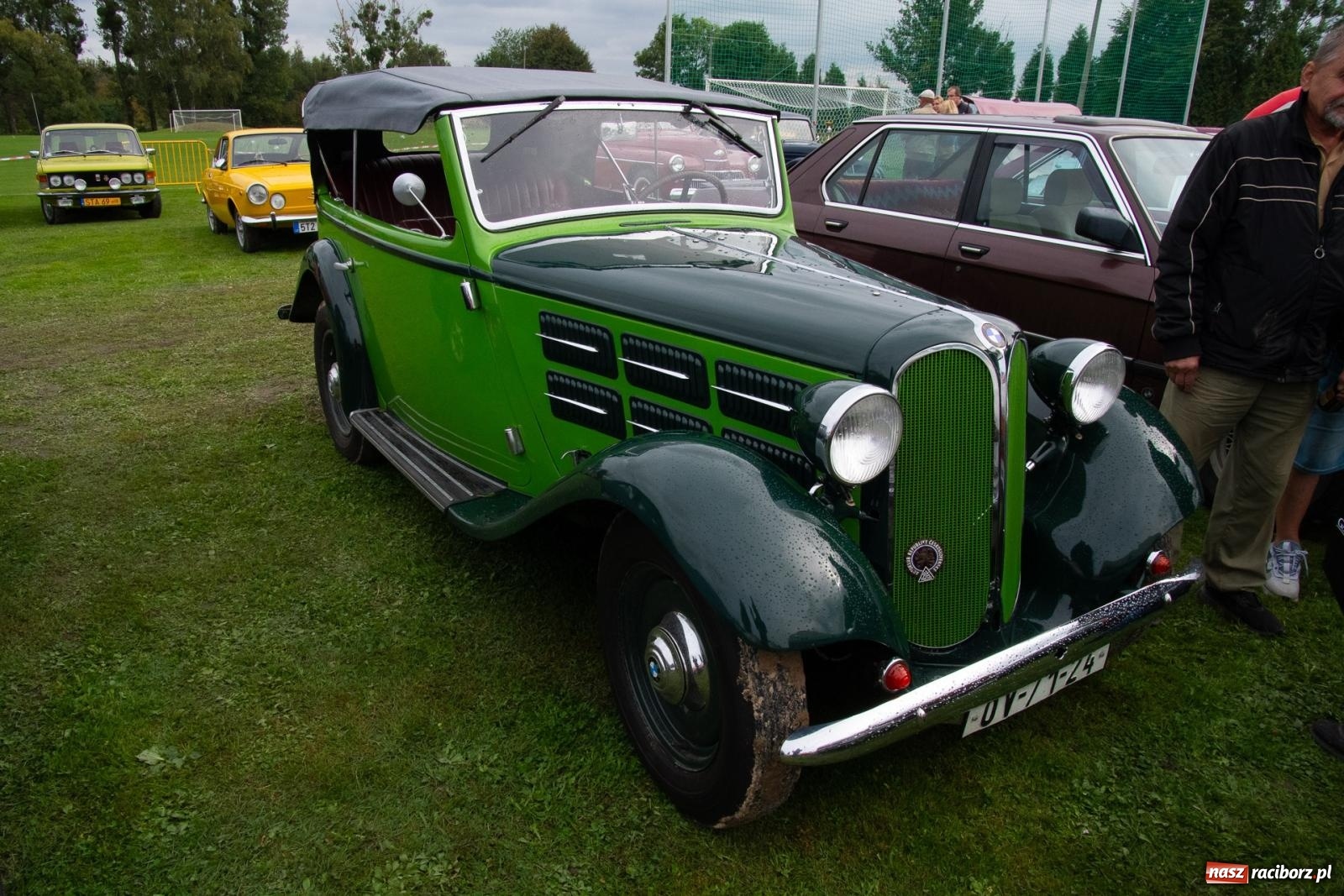 Zdjęcie w galerii na portalu naszraciborz.pl: Dziadek Teodor ozdobą zlotu oldtimerów w Zabełkowie [FOTO i WIDEO] wiadomości z regionu