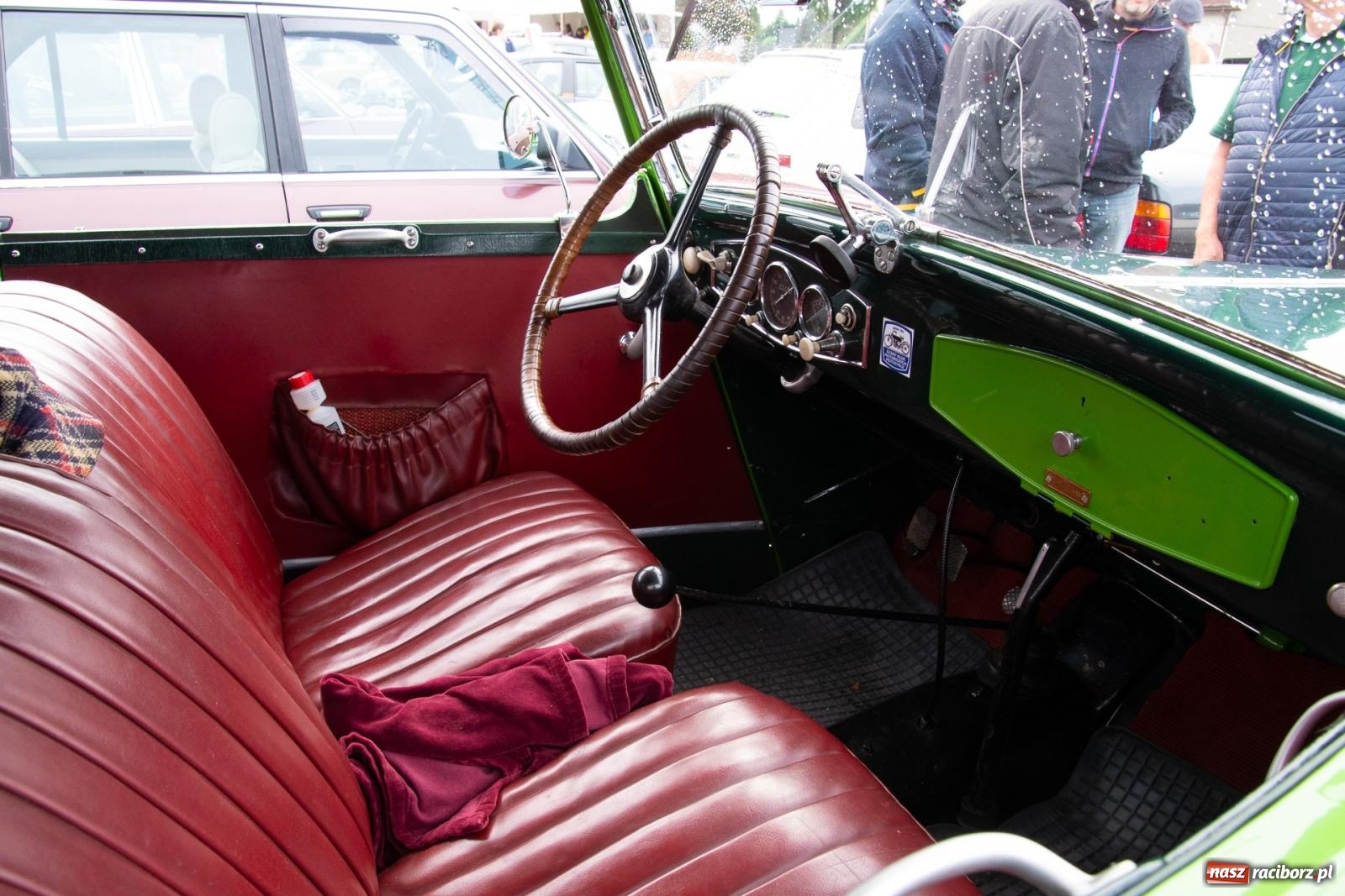 Zdjęcie w galerii na portalu naszraciborz.pl: Dziadek Teodor ozdobą zlotu oldtimerów w Zabełkowie [FOTO i WIDEO] wiadomości z regionu