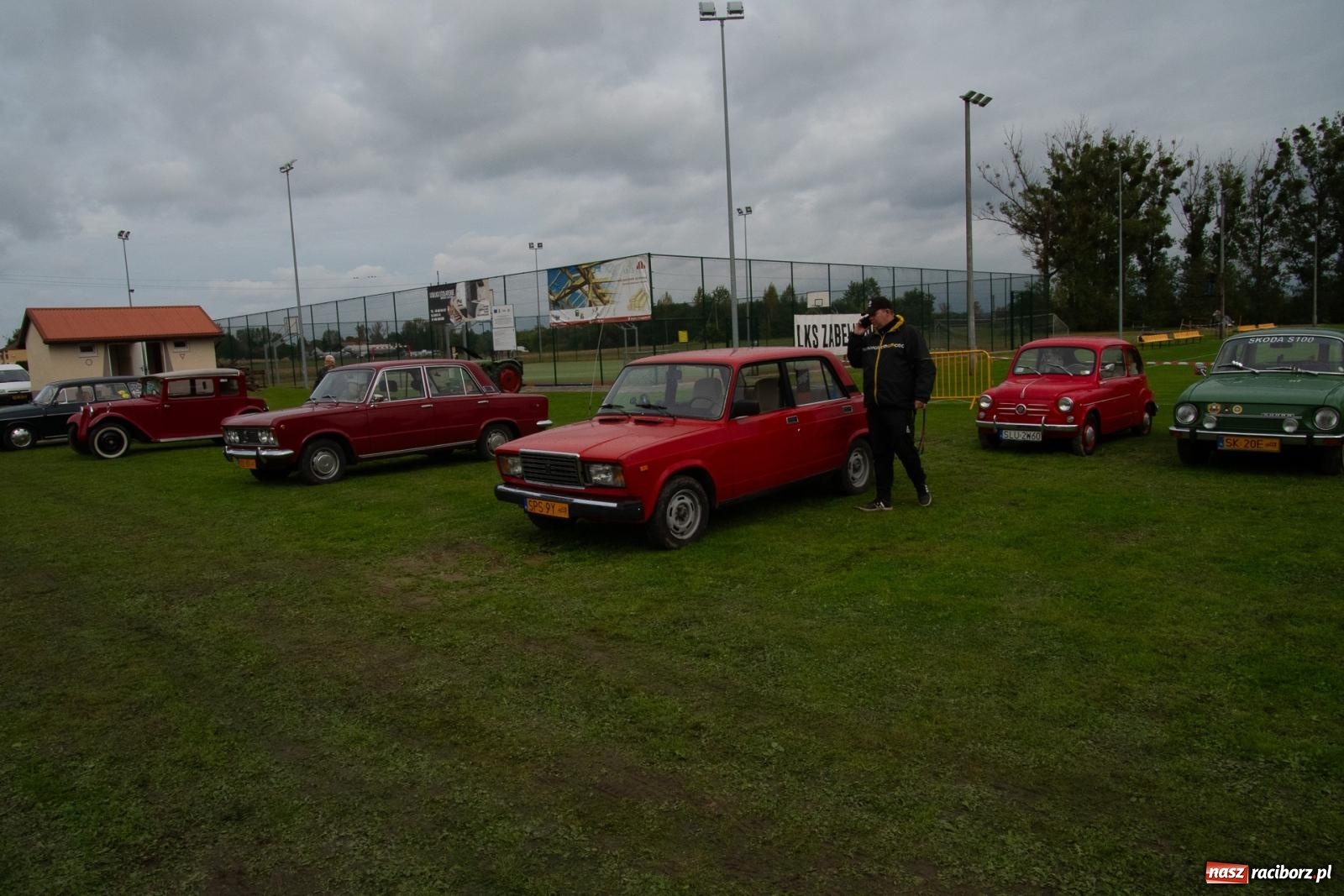Zdjęcie w galerii na portalu naszraciborz.pl: Dziadek Teodor ozdobą zlotu oldtimerów w Zabełkowie [FOTO i WIDEO] wiadomości z regionu