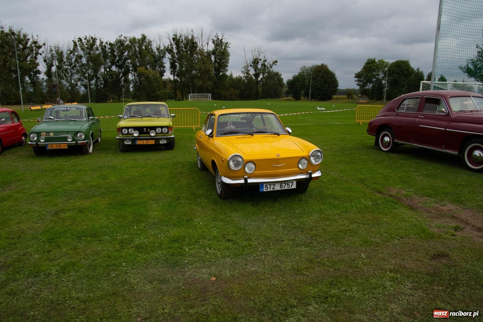 Zdjęcie w galerii na portalu naszraciborz.pl: Dziadek Teodor ozdobą zlotu oldtimerów w Zabełkowie [FOTO i WIDEO] wiadomości z regionu