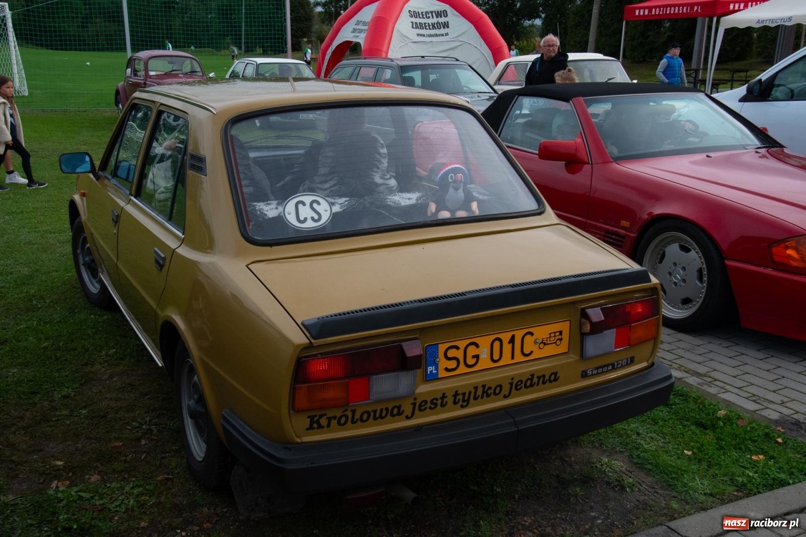 Zdjęcie w galerii na portalu naszraciborz.pl: Dziadek Teodor ozdobą zlotu oldtimerów w Zabełkowie [FOTO i WIDEO] wiadomości z regionu