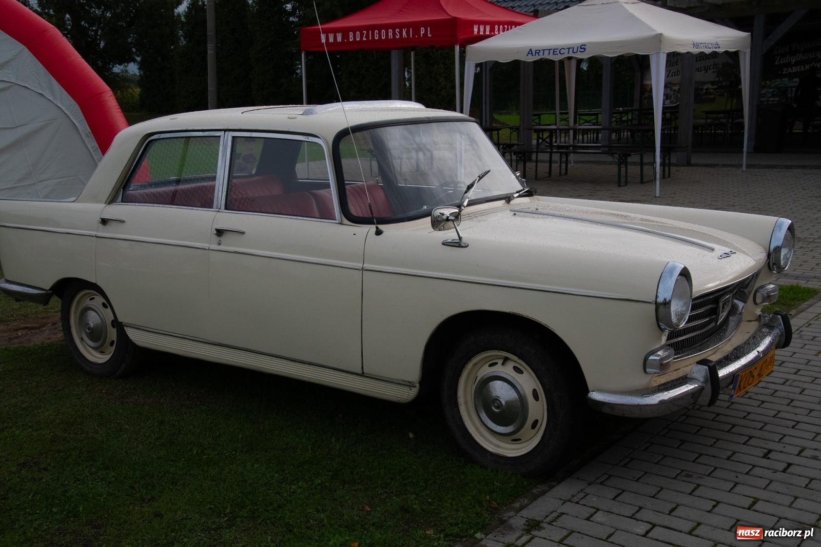Zdjęcie w galerii na portalu naszraciborz.pl: Dziadek Teodor ozdobą zlotu oldtimerów w Zabełkowie [FOTO i WIDEO] wiadomości z regionu