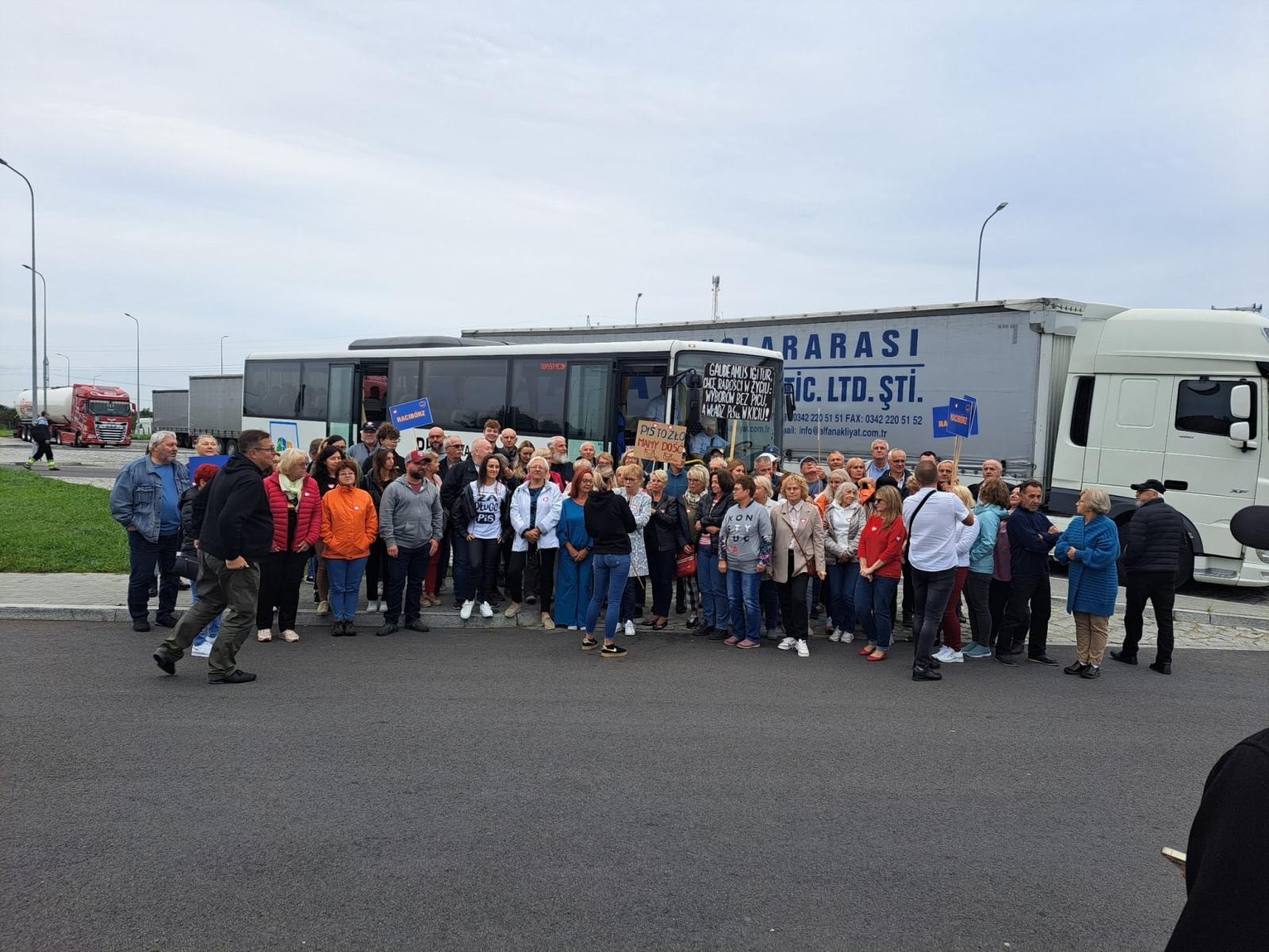 Zdjęcie w galerii na portalu naszraciborz.pl: Marsz Miliona Serc. Raciborska ekipa w stolicy wiadomości z regionu