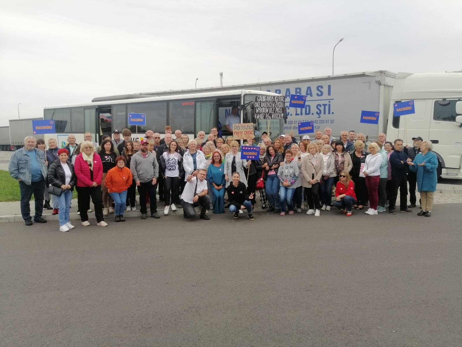 Zdjęcie w galerii na portalu naszraciborz.pl: Marsz Miliona Serc. Raciborska ekipa w stolicy wiadomości z regionu