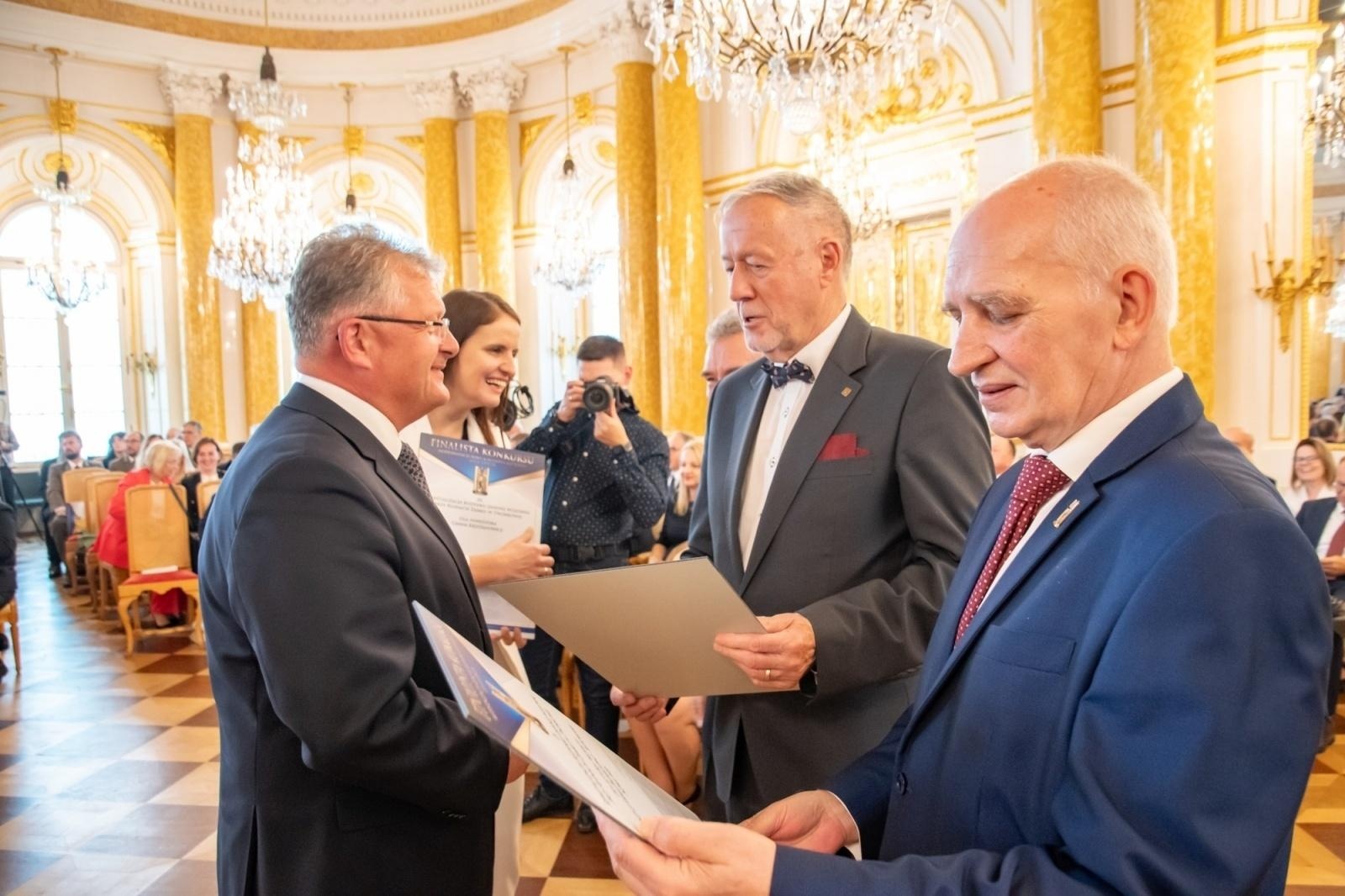 Zdjęcie w galerii na portalu naszraciborz.pl: Nagroda im. prof. Wiktora Zina dla Gminy Krzyżanowice wiadomości z regionu