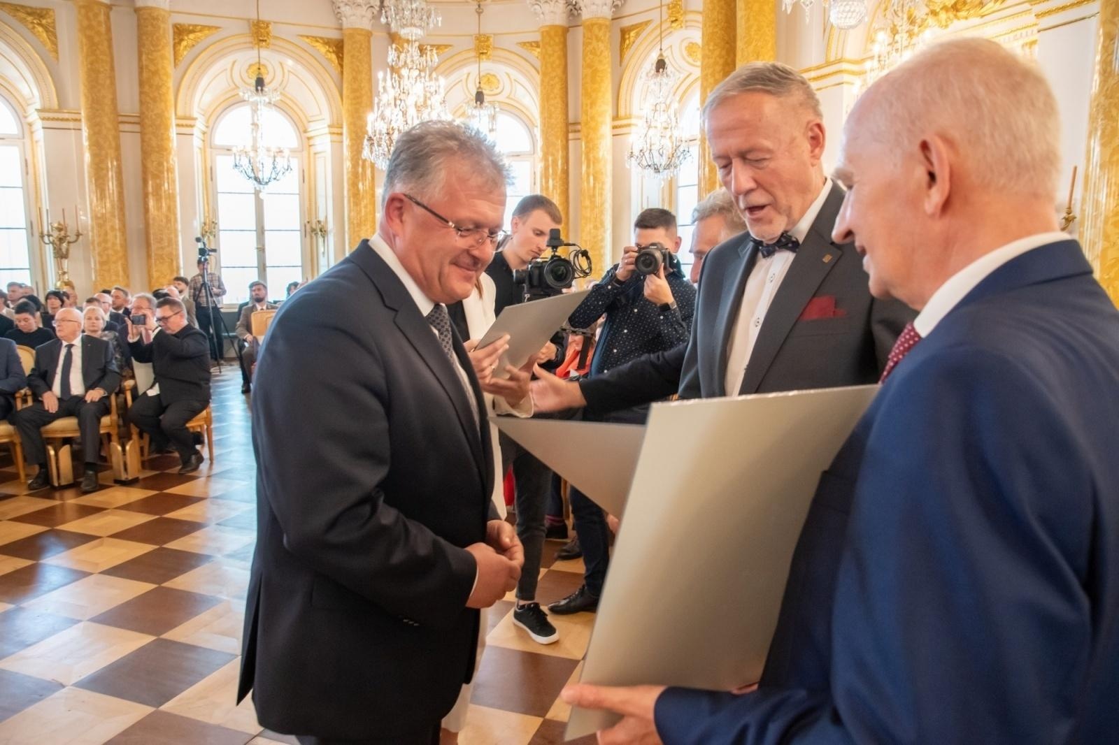 Zdjęcie w galerii na portalu naszraciborz.pl: Nagroda im. prof. Wiktora Zina dla Gminy Krzyżanowice wiadomości z regionu