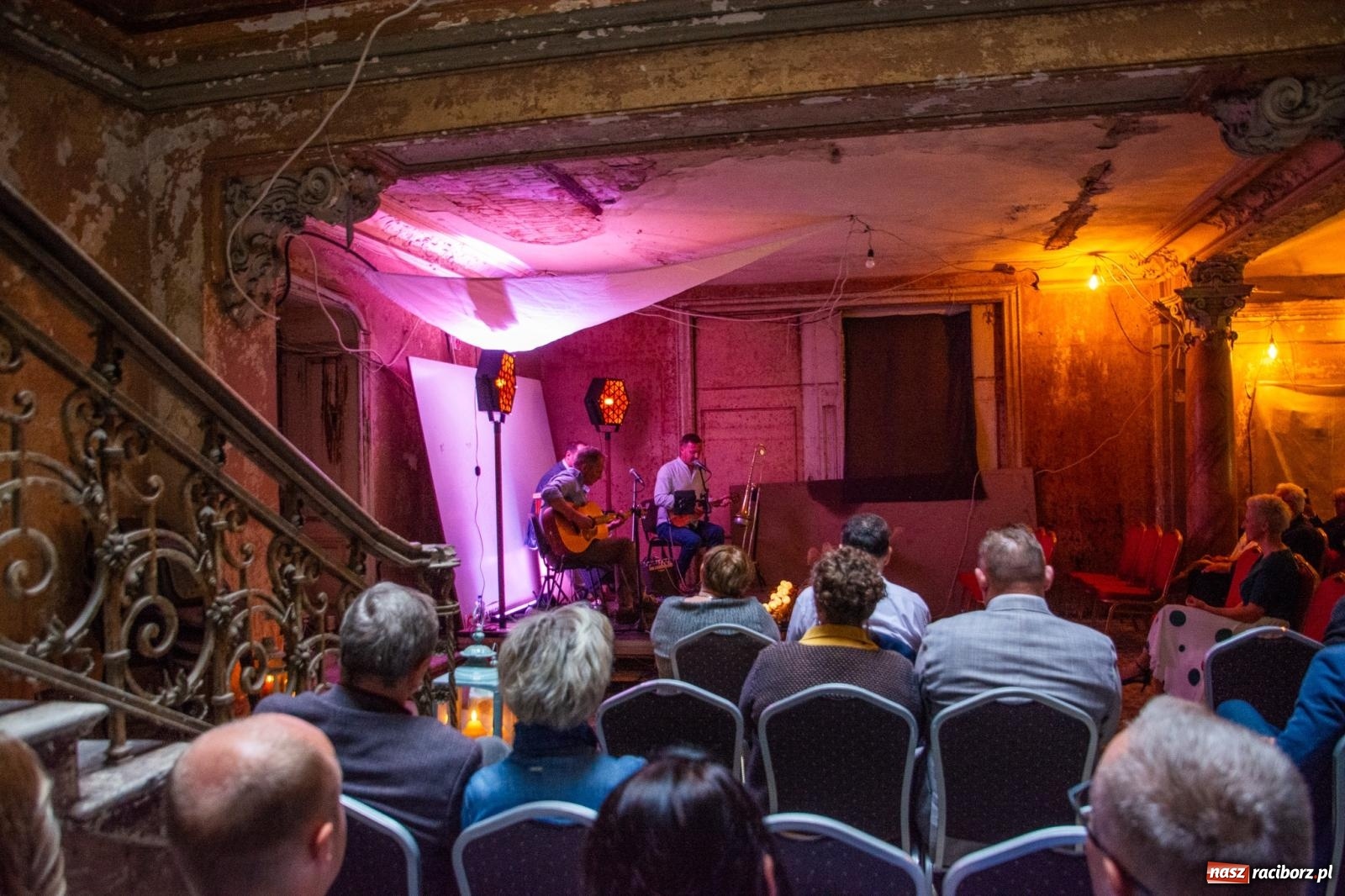 Zdjęcie w galerii na portalu naszraciborz.pl: Krowiarki: słoneczne dźwięki w starym pałacu [FOTO i WIDEO] wiadomości z regionu